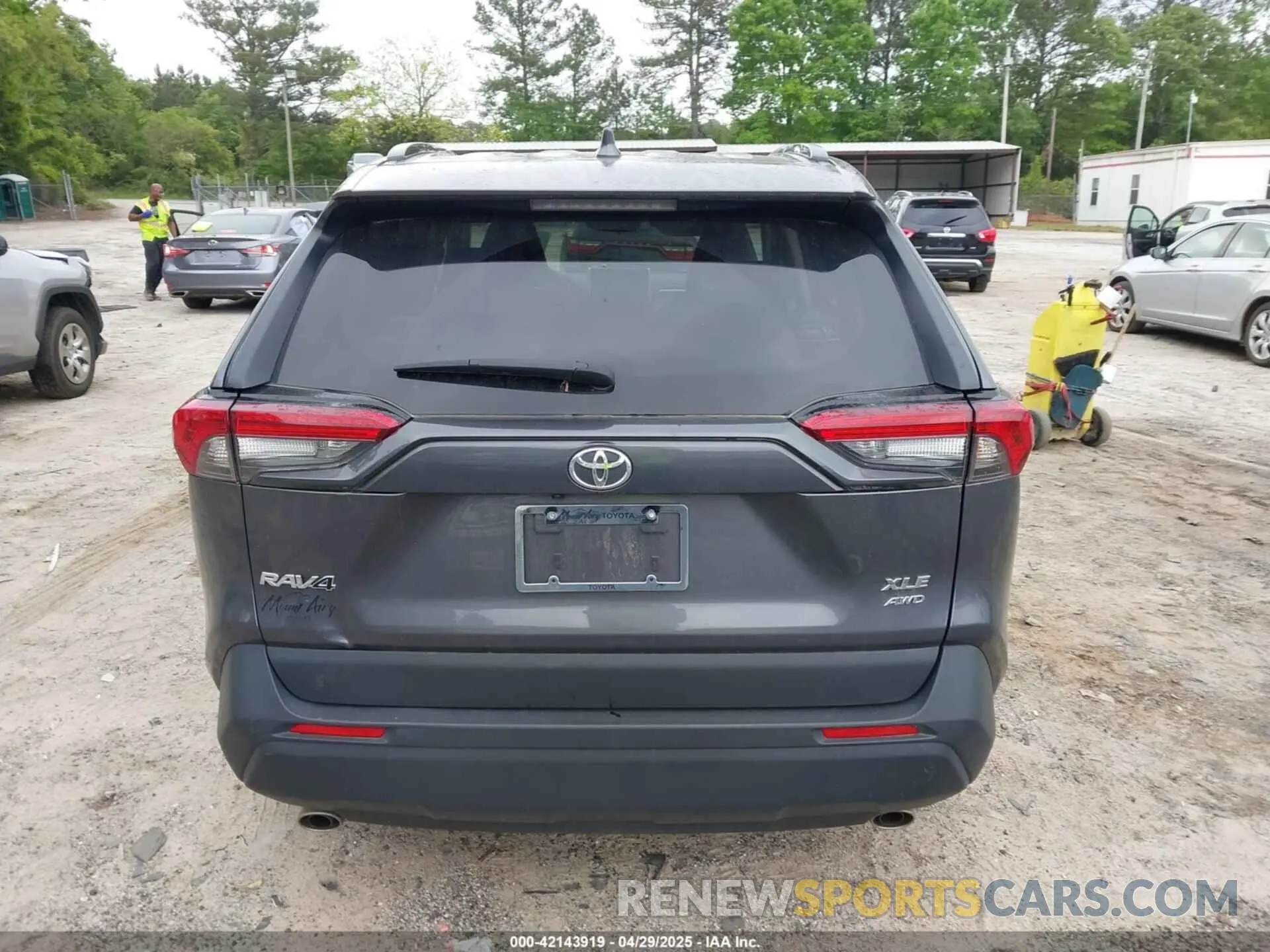 16 Photograph of a damaged car 2T3A1RFV8RC420270 TOYOTA RAV4 2024