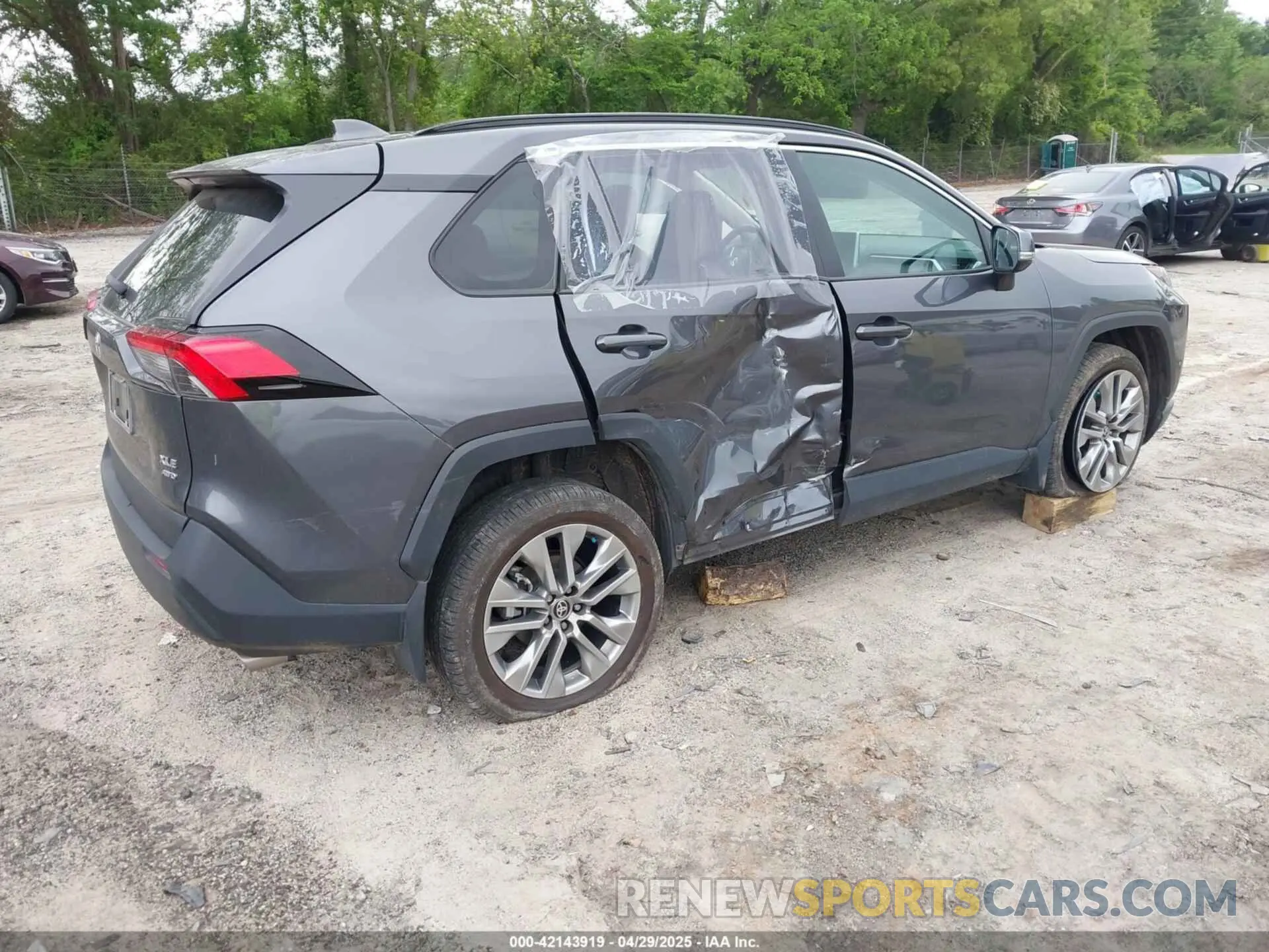 4 Photograph of a damaged car 2T3A1RFV8RC420270 TOYOTA RAV4 2024