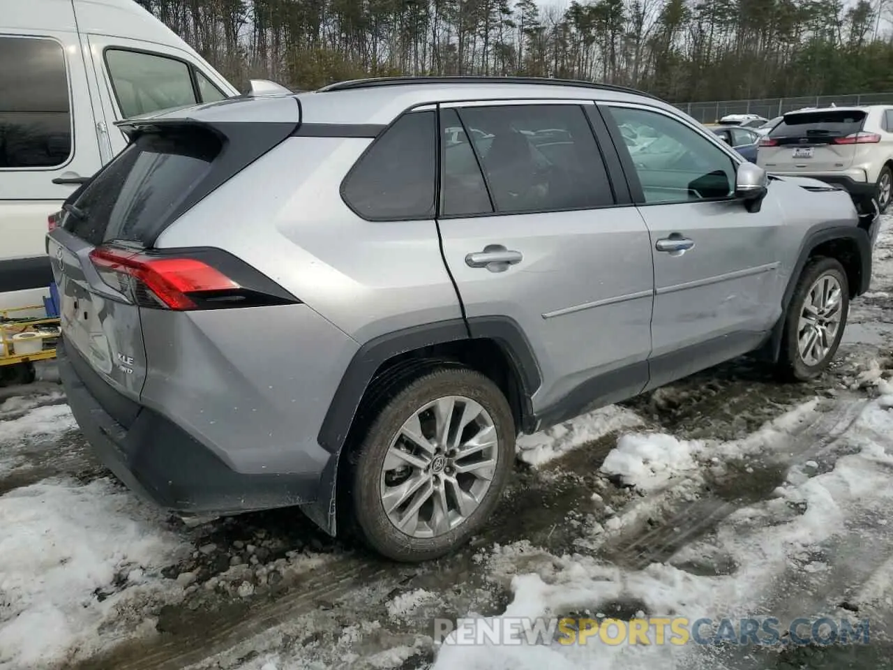 3 Фотография поврежденного автомобиля 2T3A1RFVXRC458826 TOYOTA RAV4 2024