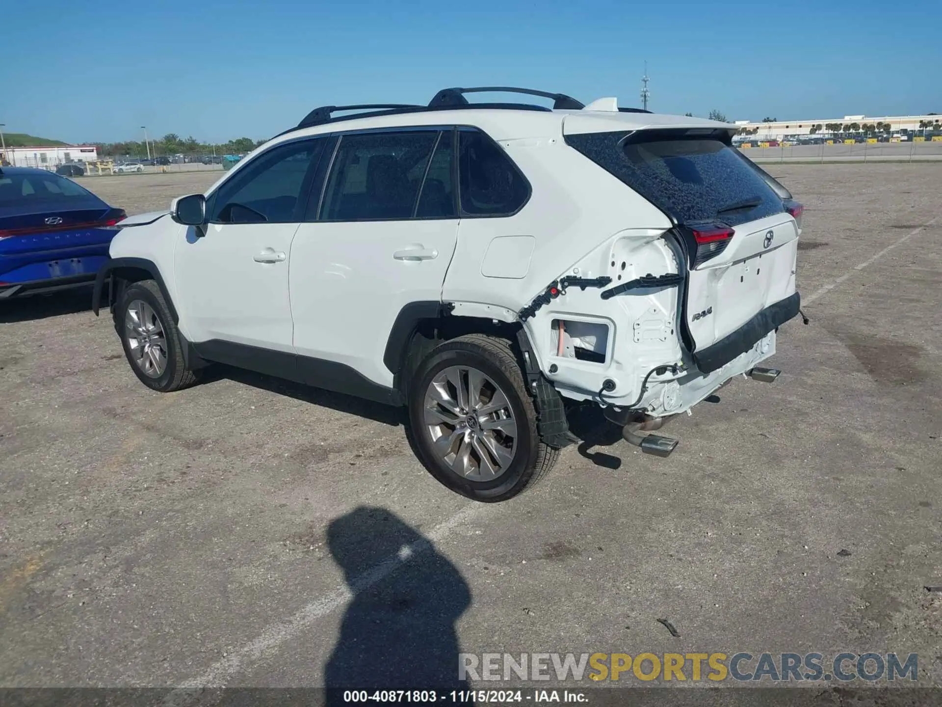 3 Фотография поврежденного автомобиля 2T3C1RFV1RW355852 TOYOTA RAV4 2024
