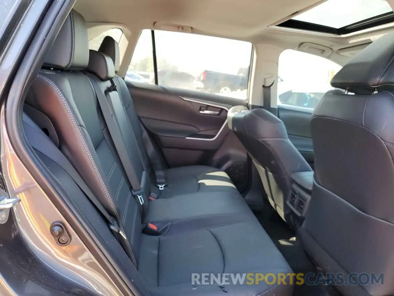 11 Фотография поврежденного автомобиля 2T3C1RFV2RC254028 TOYOTA RAV4 2024