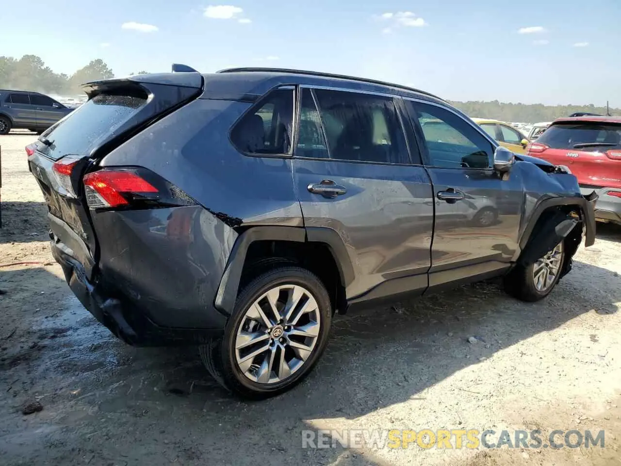 3 Фотография поврежденного автомобиля 2T3C1RFV2RC254028 TOYOTA RAV4 2024