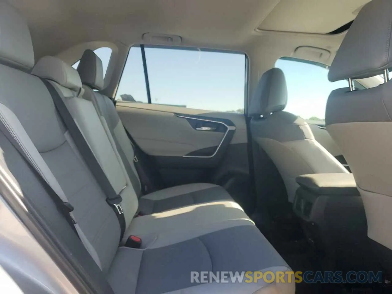 11 Фотография поврежденного автомобиля 2T3C1RFV2RC286896 TOYOTA RAV4 2024