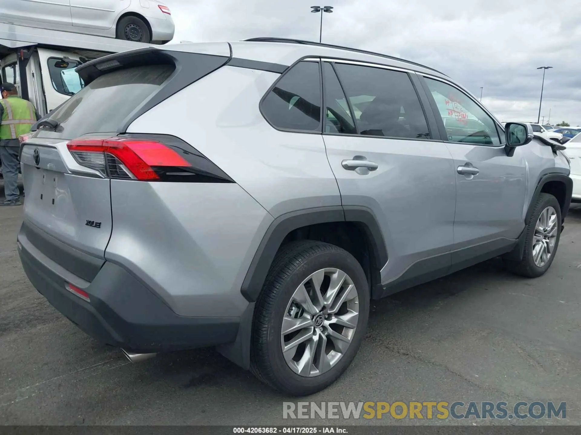 4 Photograph of a damaged car 2T3C1RFV4RC282994 TOYOTA RAV4 2024