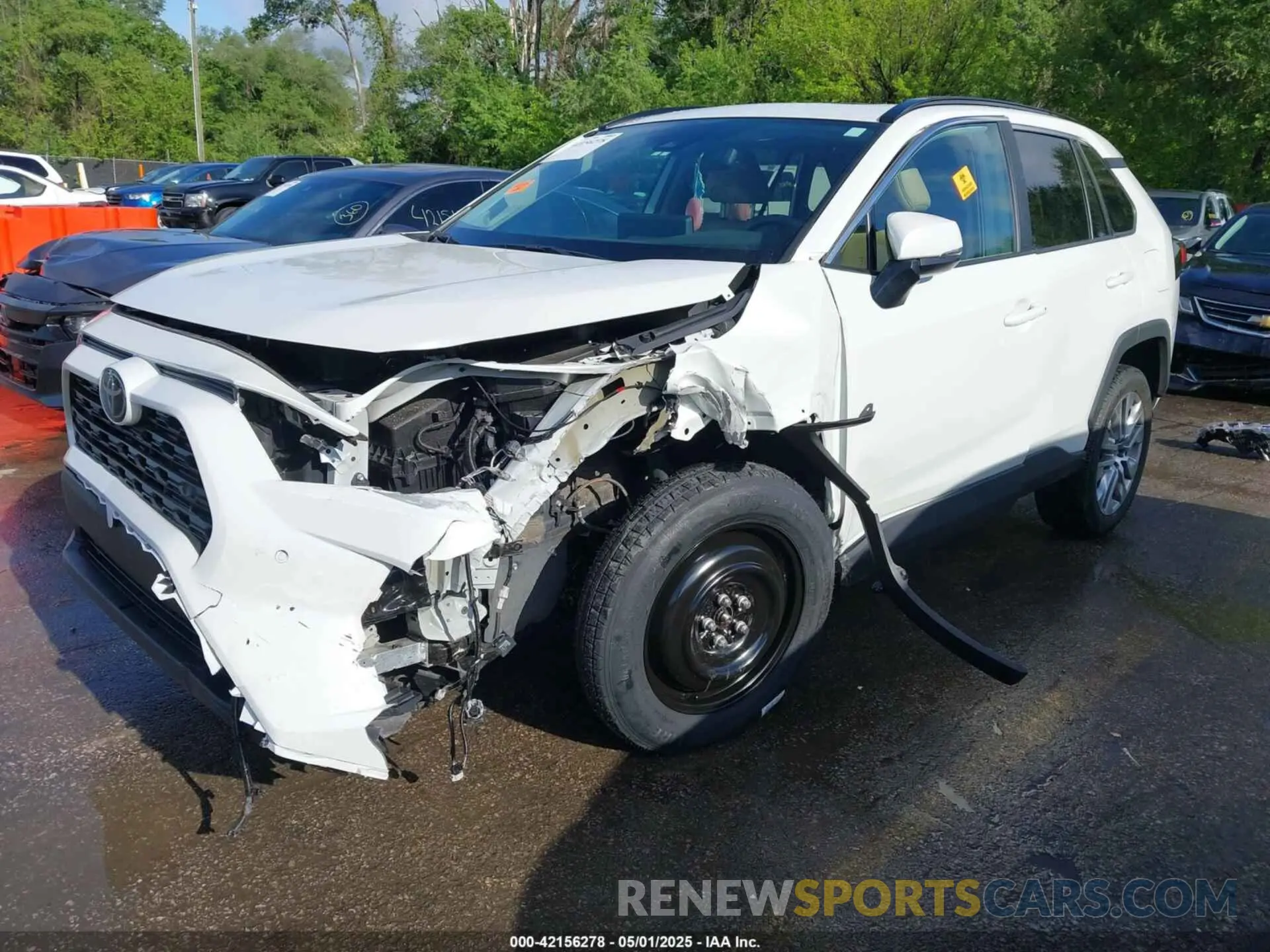 2 Фотография поврежденного автомобиля 2T3C1RFV5RW335409 TOYOTA RAV4 2024