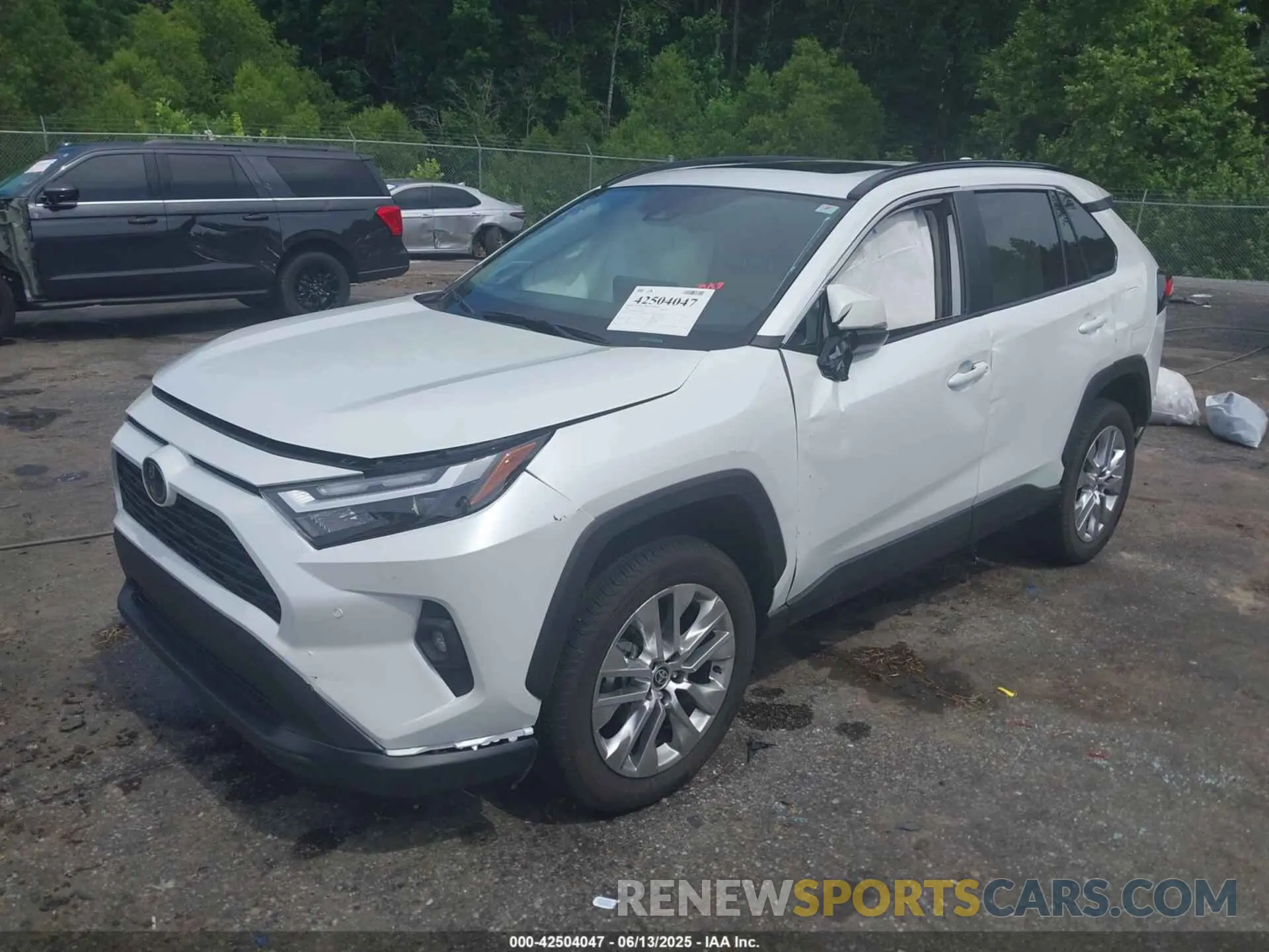 2 Фотография поврежденного автомобиля 2T3C1RFV5RW362478 TOYOTA RAV4 2024