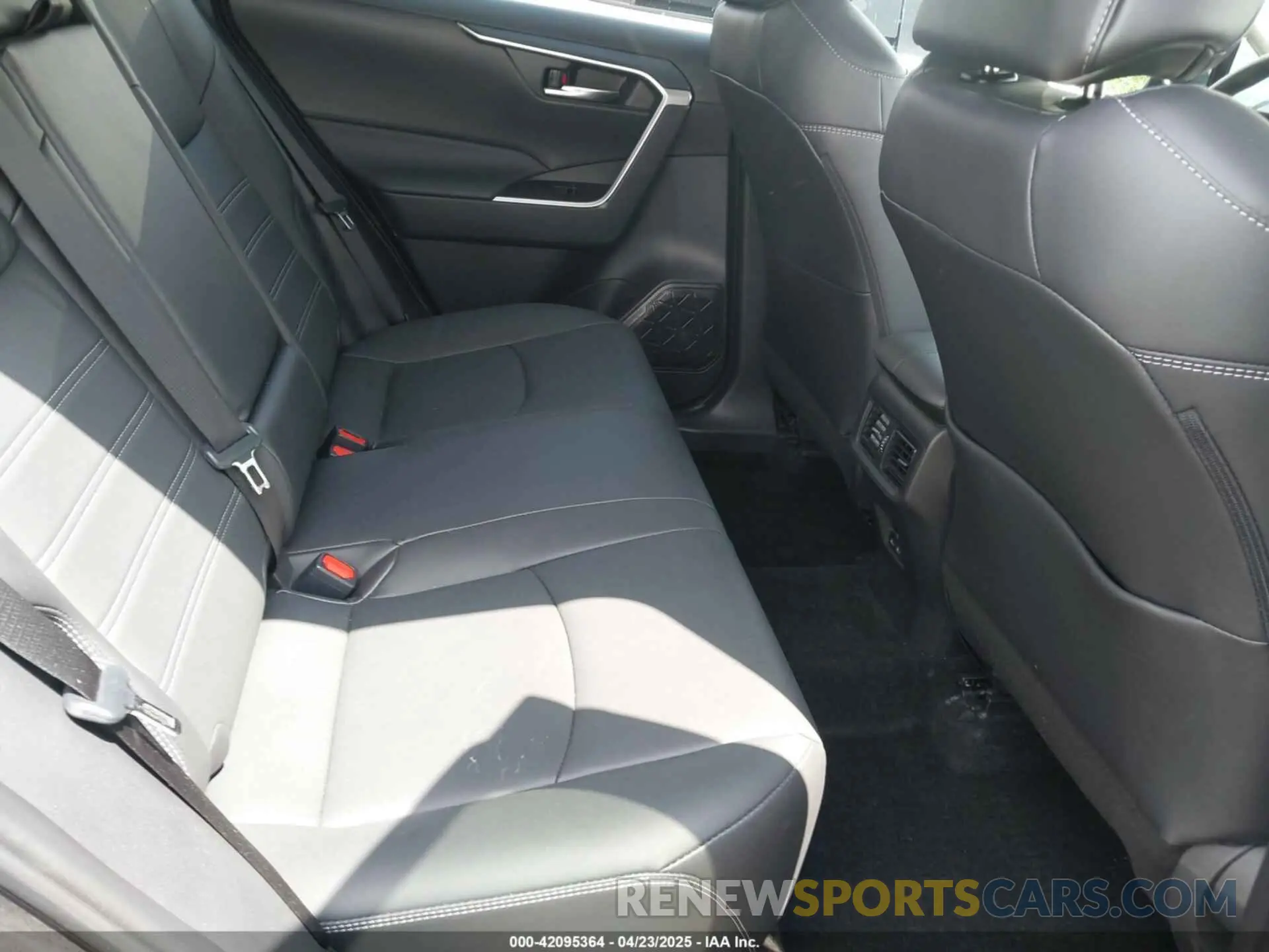 8 Фотография поврежденного автомобиля 2T3C1RFV6RW326346 TOYOTA RAV4 2024