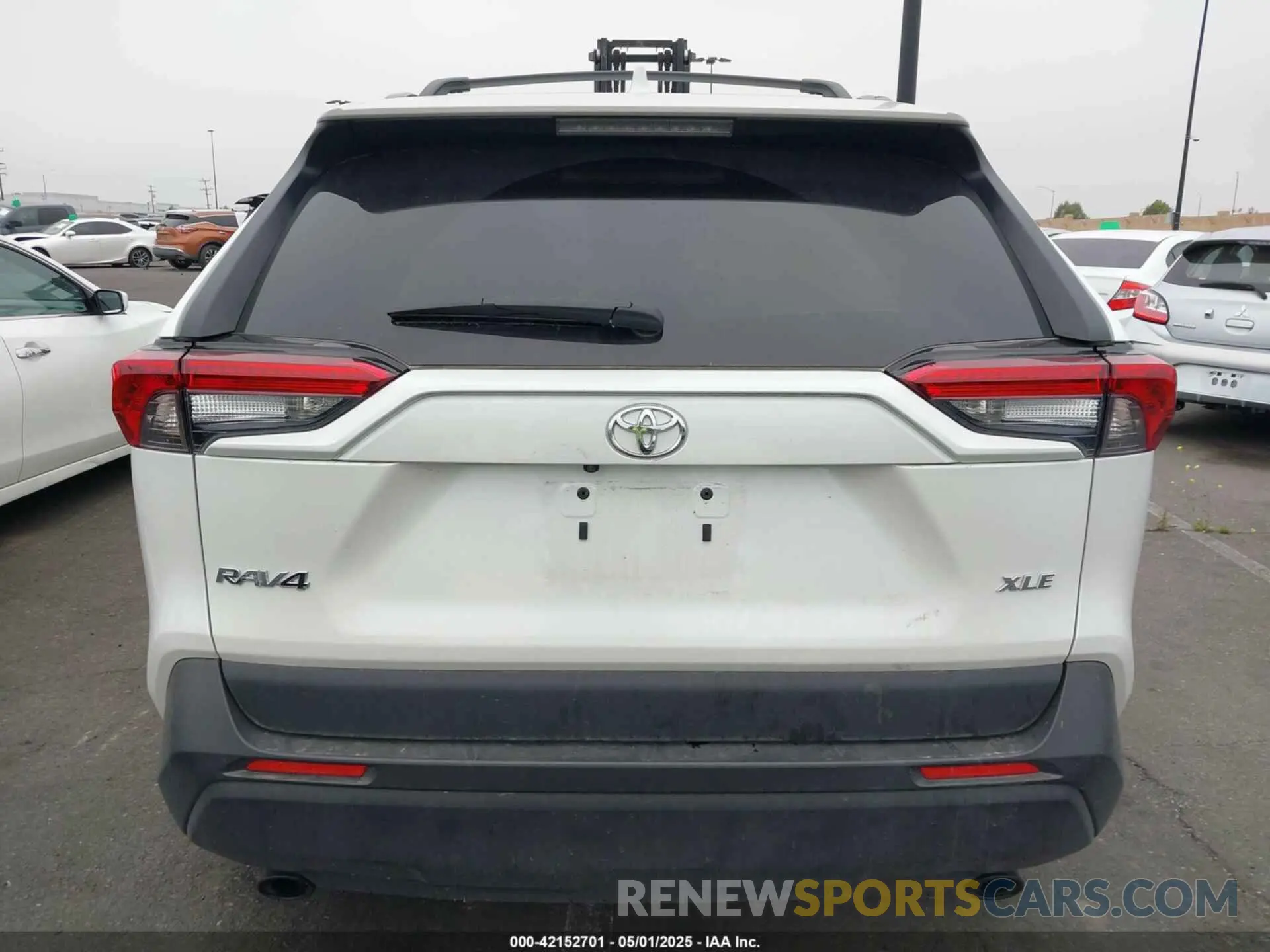 16 Photograph of a damaged car 2T3C1RFV7RW333242 TOYOTA RAV4 2024
