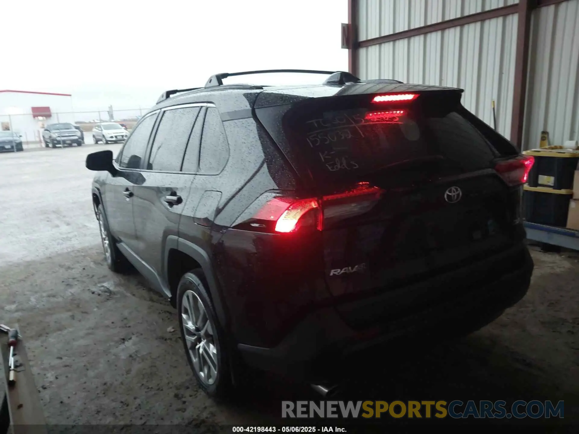 3 Фотография поврежденного автомобиля 2T3C1RFV8RW305725 TOYOTA RAV4 2024