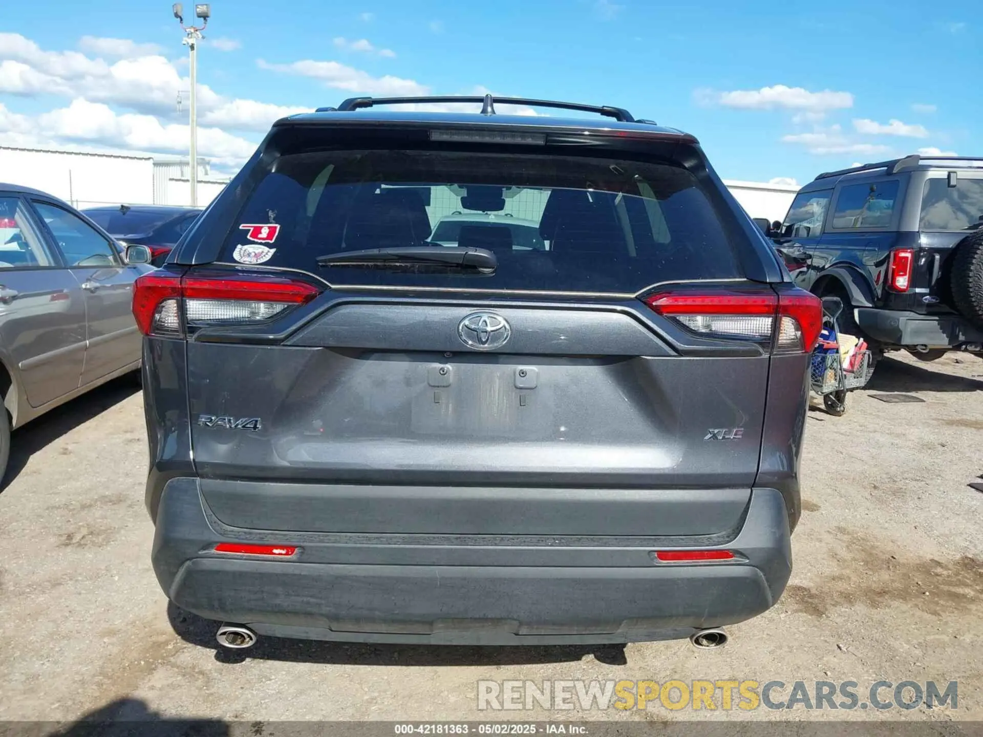 16 Photograph of a damaged car 2T3C1RFV9RW305569 TOYOTA RAV4 2024