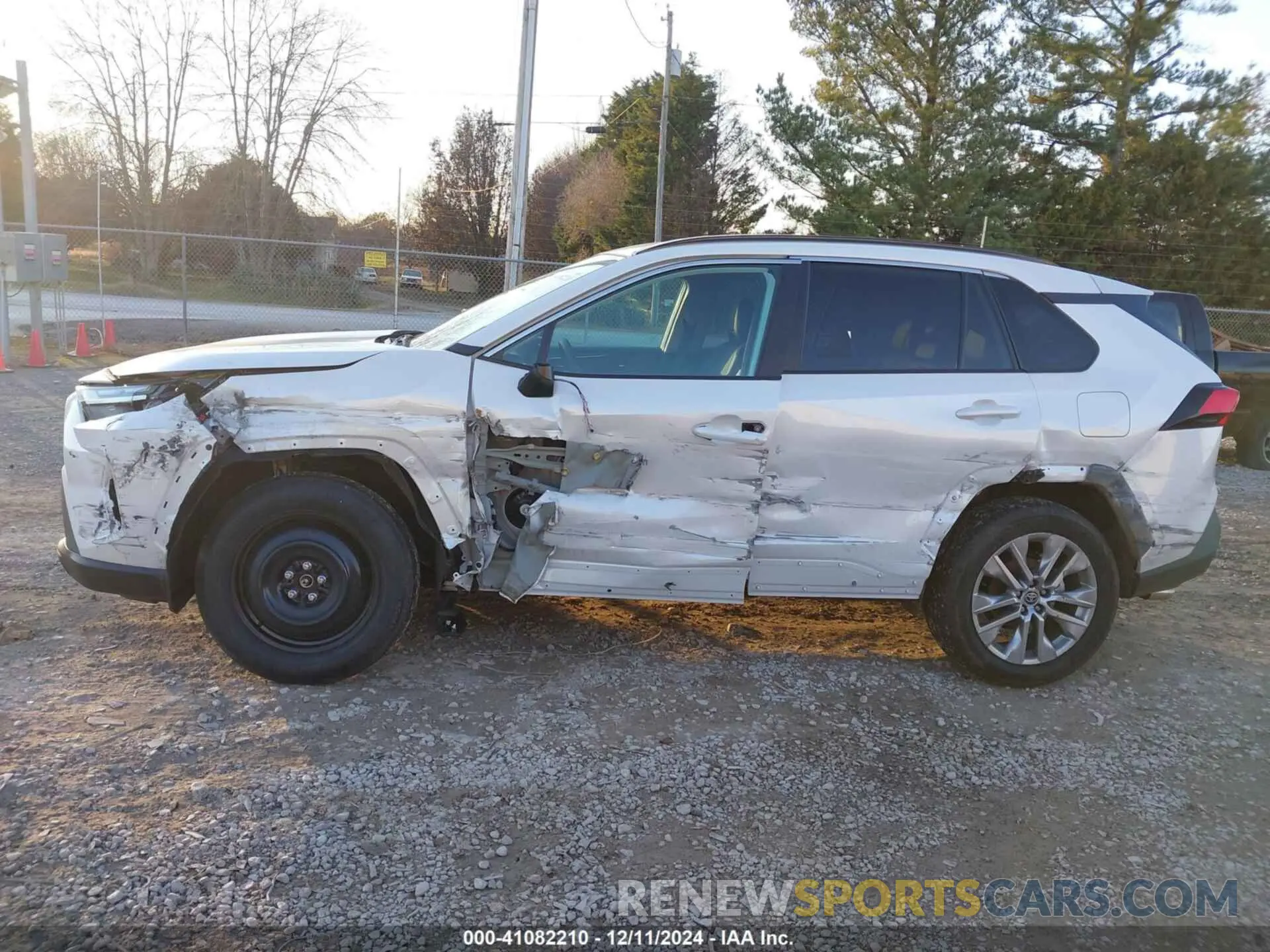 14 Photograph of a damaged car 2T3C1RFV9RW345988 TOYOTA RAV4 2024