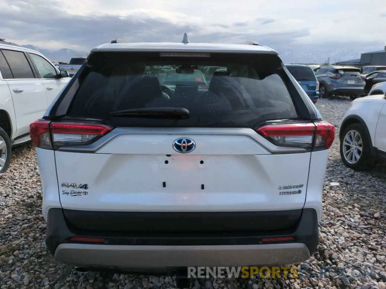 6 Photograph of a damaged car 2T3D6RFV4RW049492 TOYOTA RAV4 2024