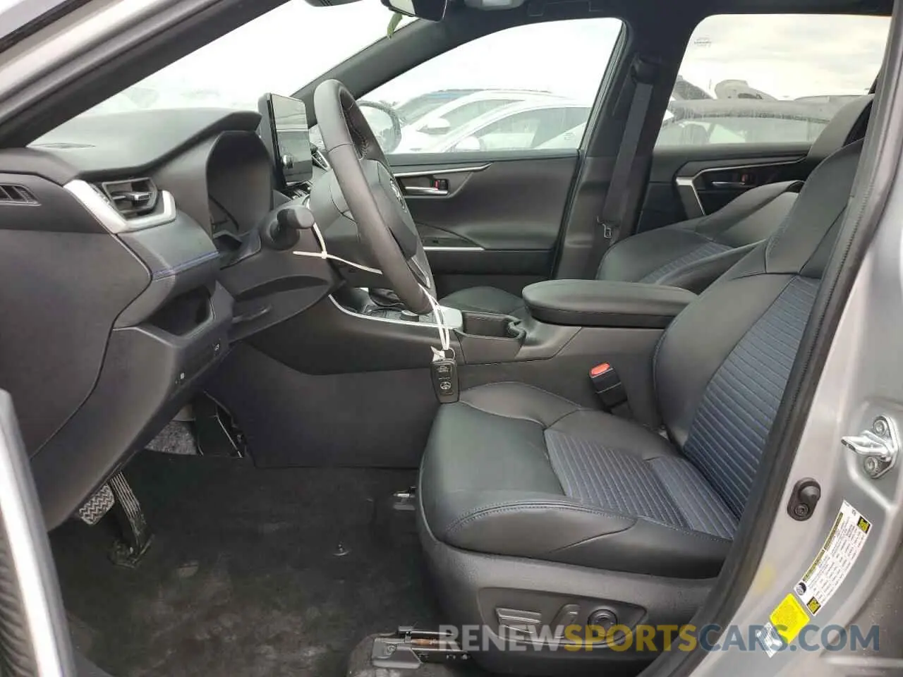 7 Фотография поврежденного автомобиля 2T3E6RFV0RW063071 TOYOTA RAV4 2024