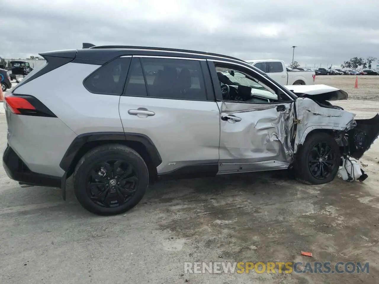 3 Photograph of a damaged car 2T3E6RFV5RW055015 TOYOTA RAV4 2024