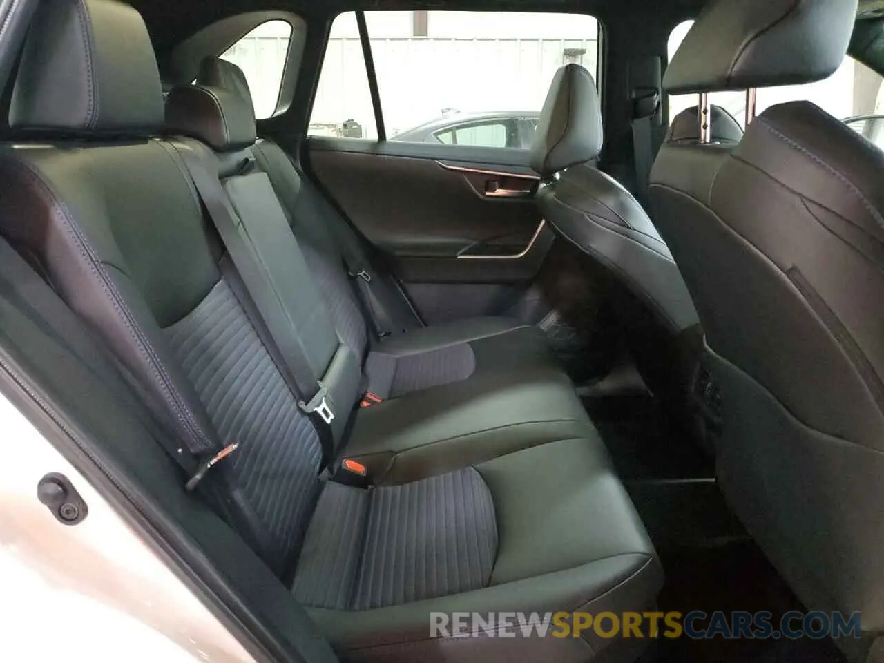 11 Фотография поврежденного автомобиля 2T3E6RFV8RW082127 TOYOTA RAV4 2024
