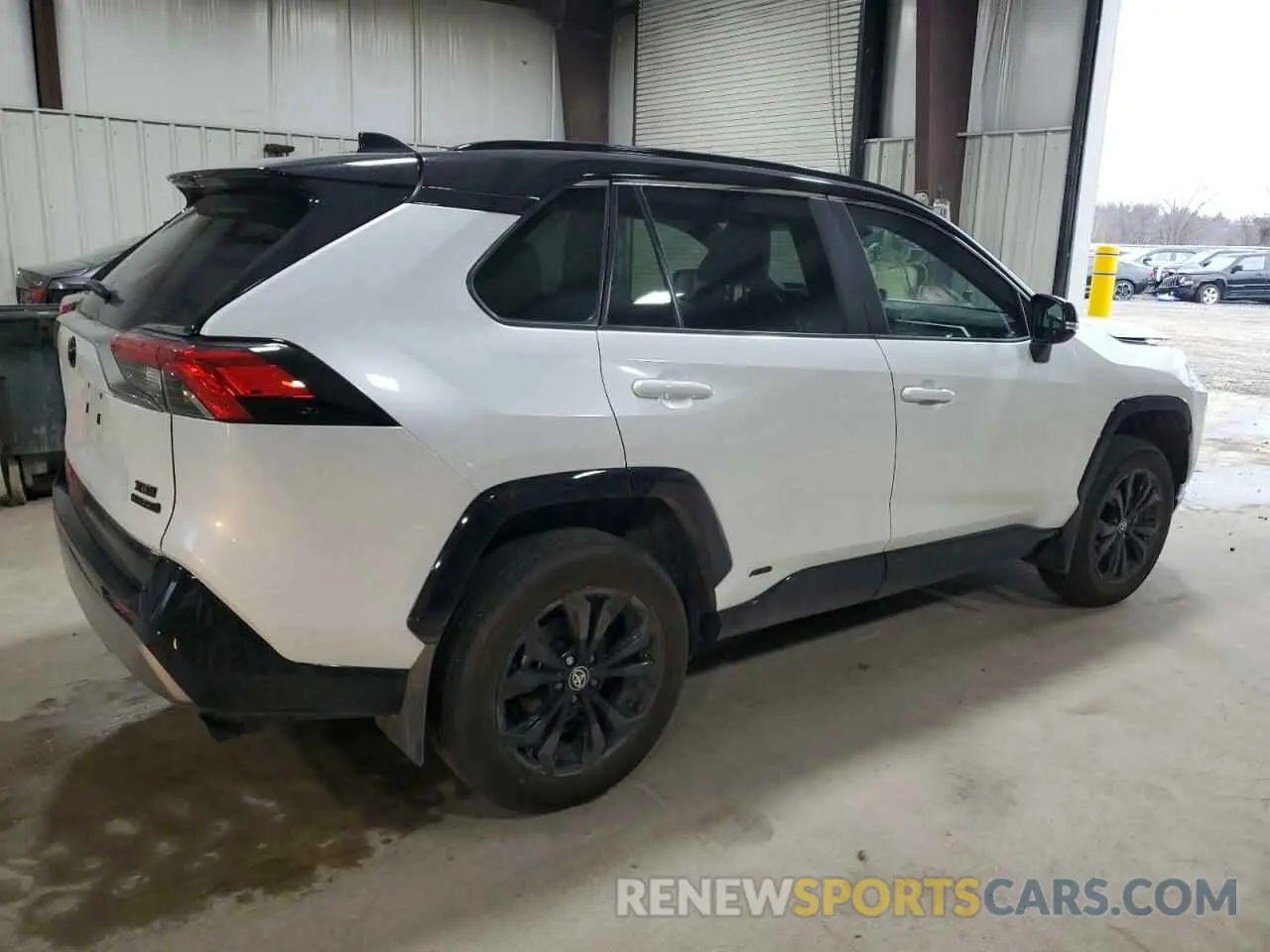 3 Фотография поврежденного автомобиля 2T3E6RFV8RW082127 TOYOTA RAV4 2024