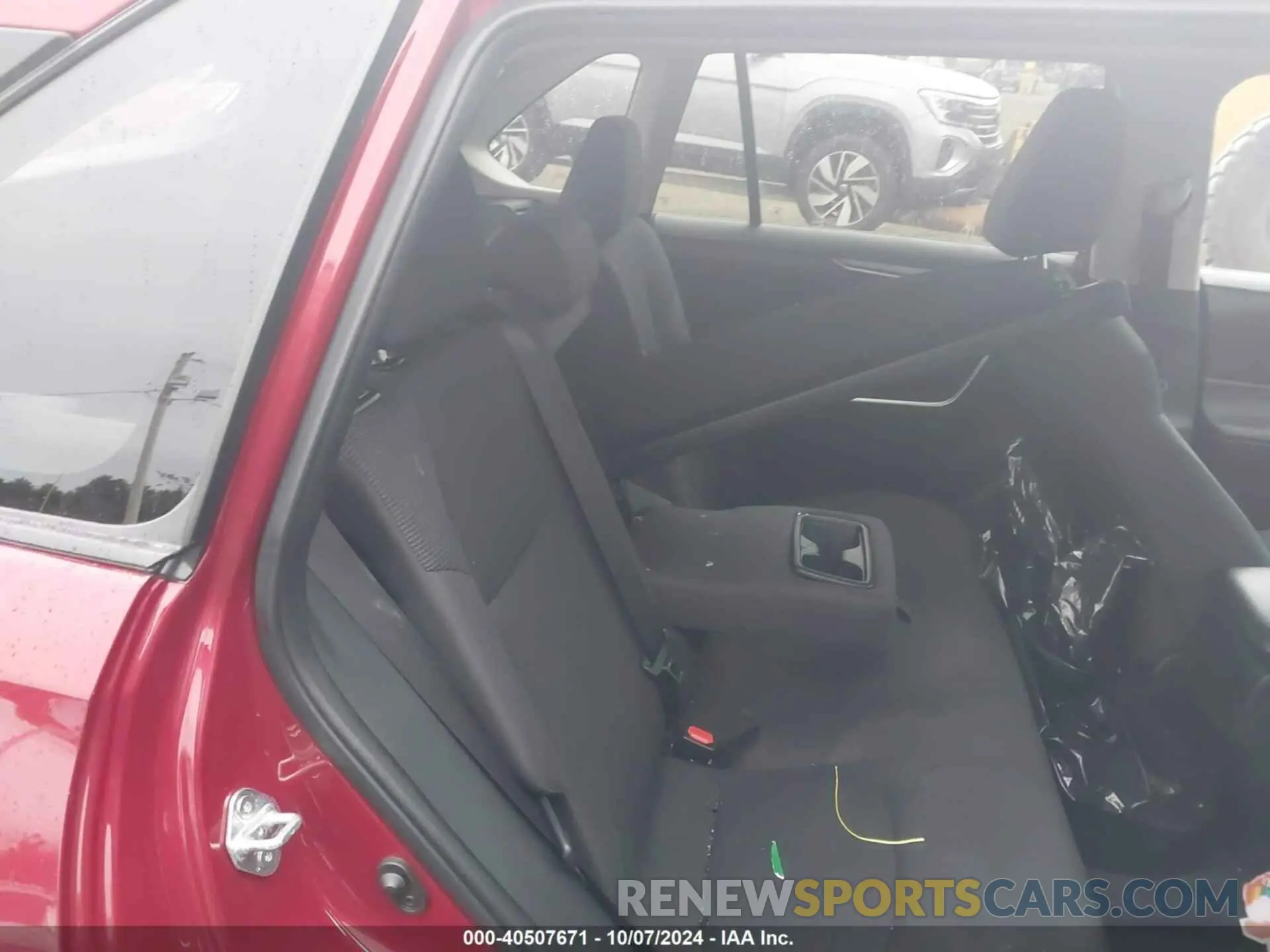 8 Photograph of a damaged car 2T3F1RFV4RW425647 TOYOTA RAV4 2024