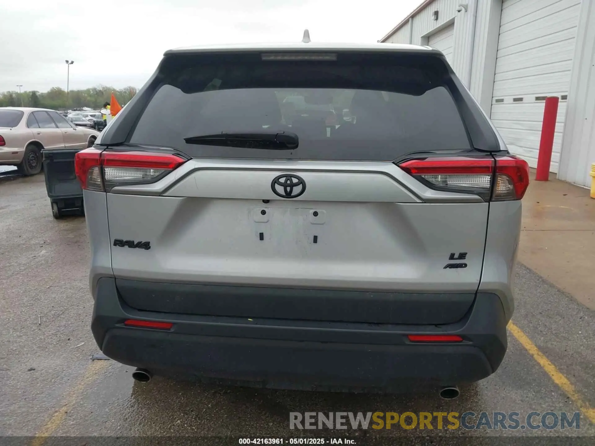 17 Фотография поврежденного автомобиля 2T3F1RFV6RC420807 TOYOTA RAV4 2024