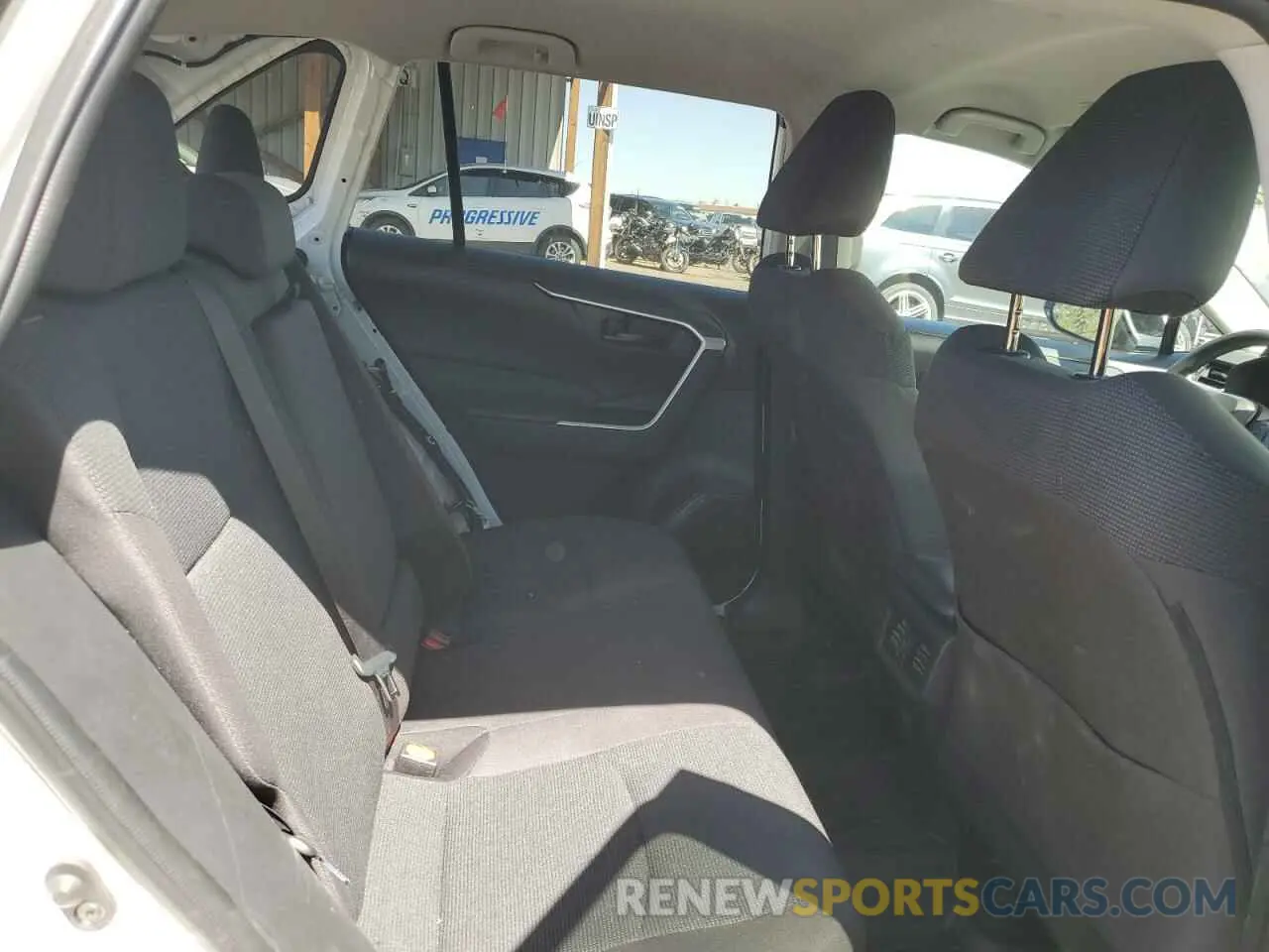 10 Фотография поврежденного автомобиля 2T3G1RFV0RC411119 TOYOTA RAV4 2024