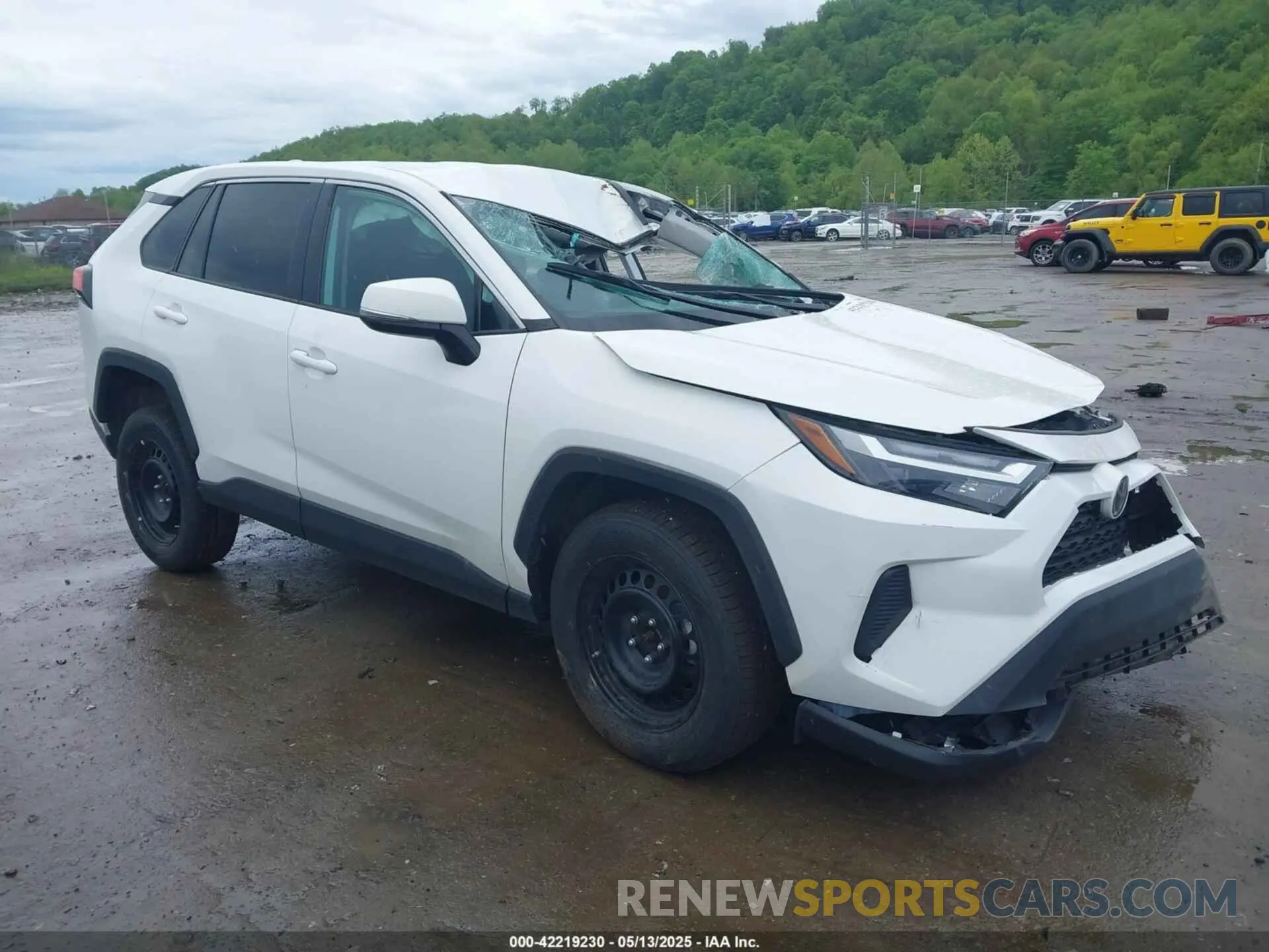 1 Photograph of a damaged car 2T3G1RFV4RC418980 TOYOTA RAV4 2024