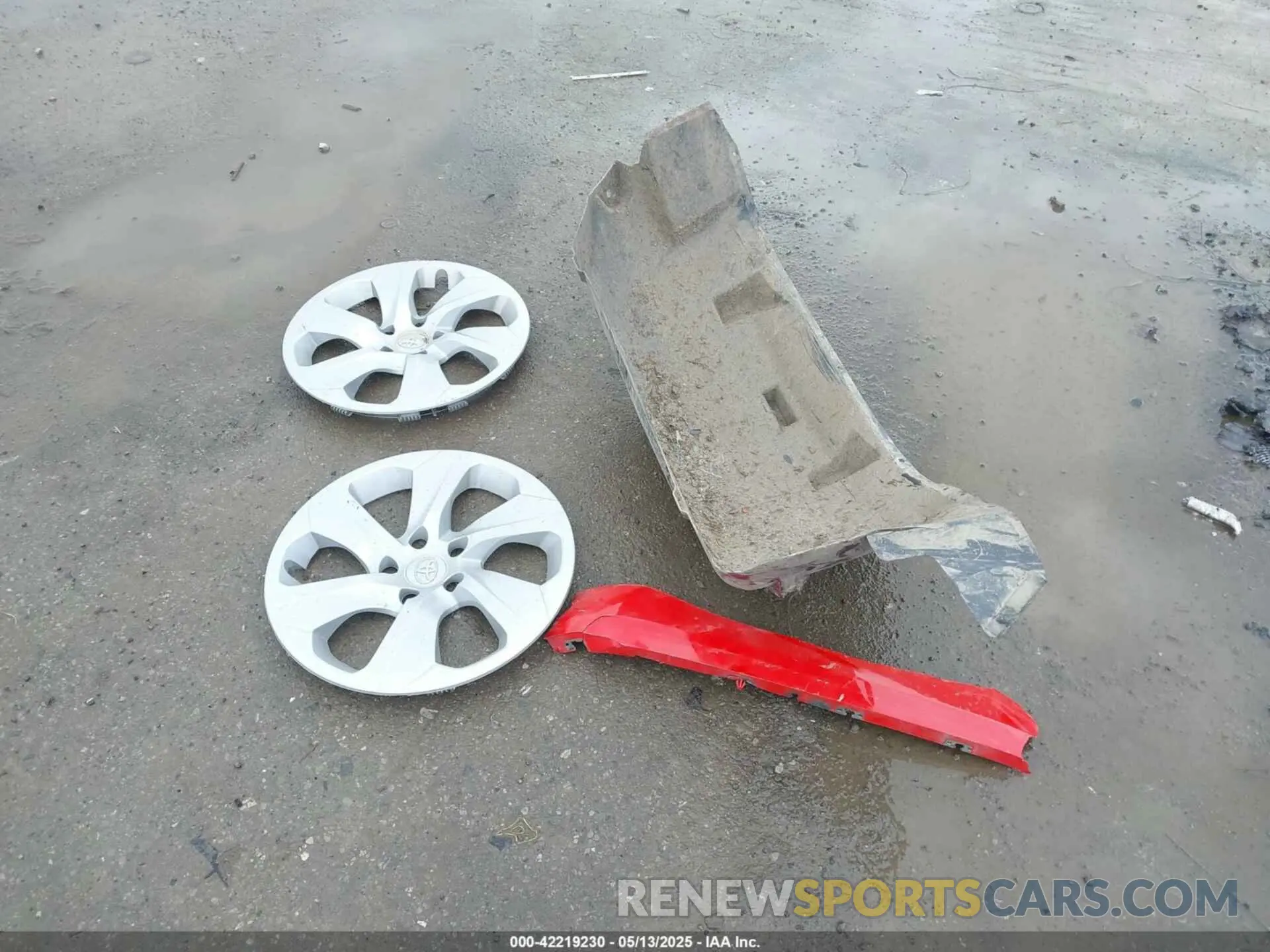 12 Photograph of a damaged car 2T3G1RFV4RC418980 TOYOTA RAV4 2024