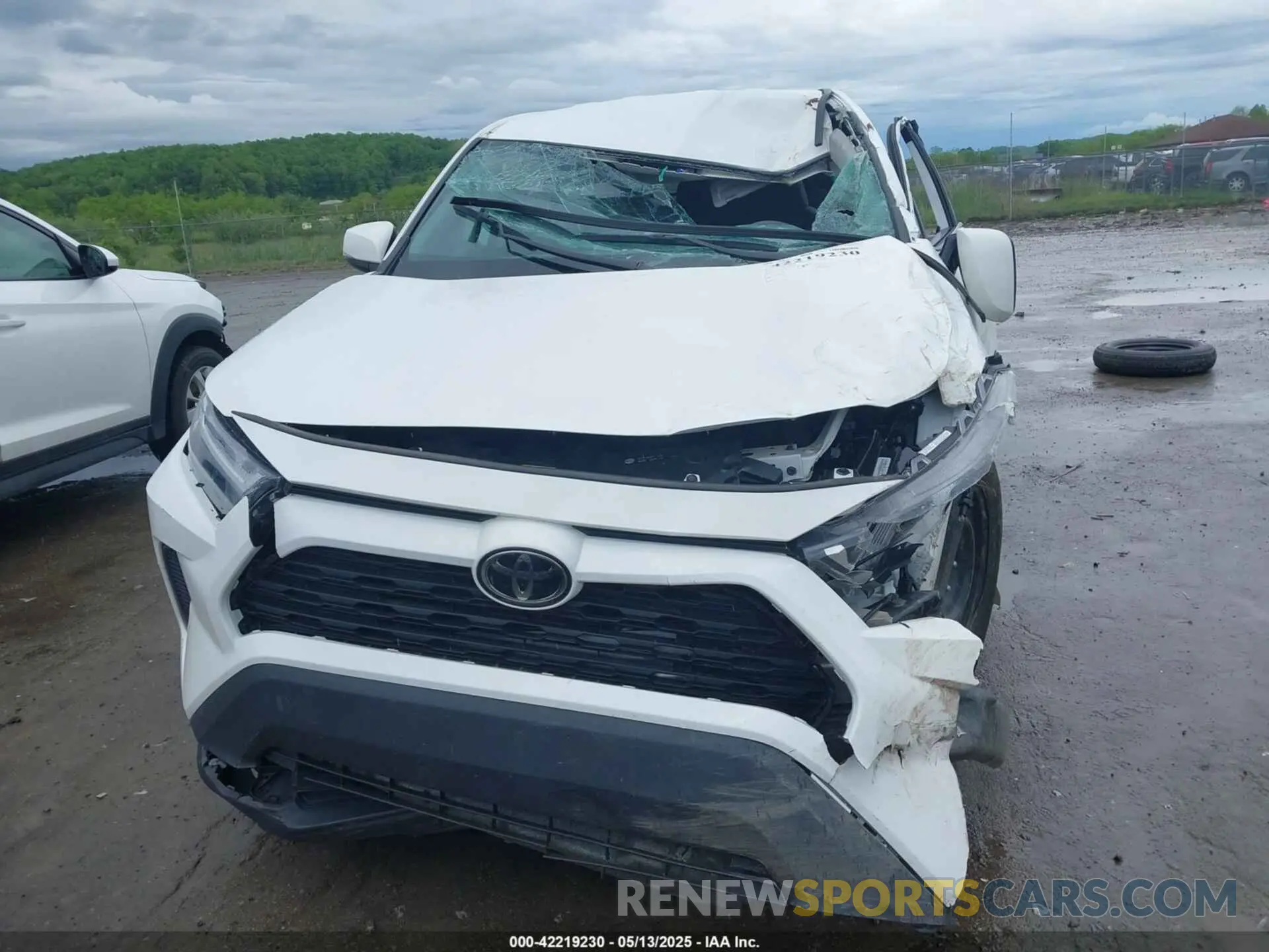 13 Photograph of a damaged car 2T3G1RFV4RC418980 TOYOTA RAV4 2024