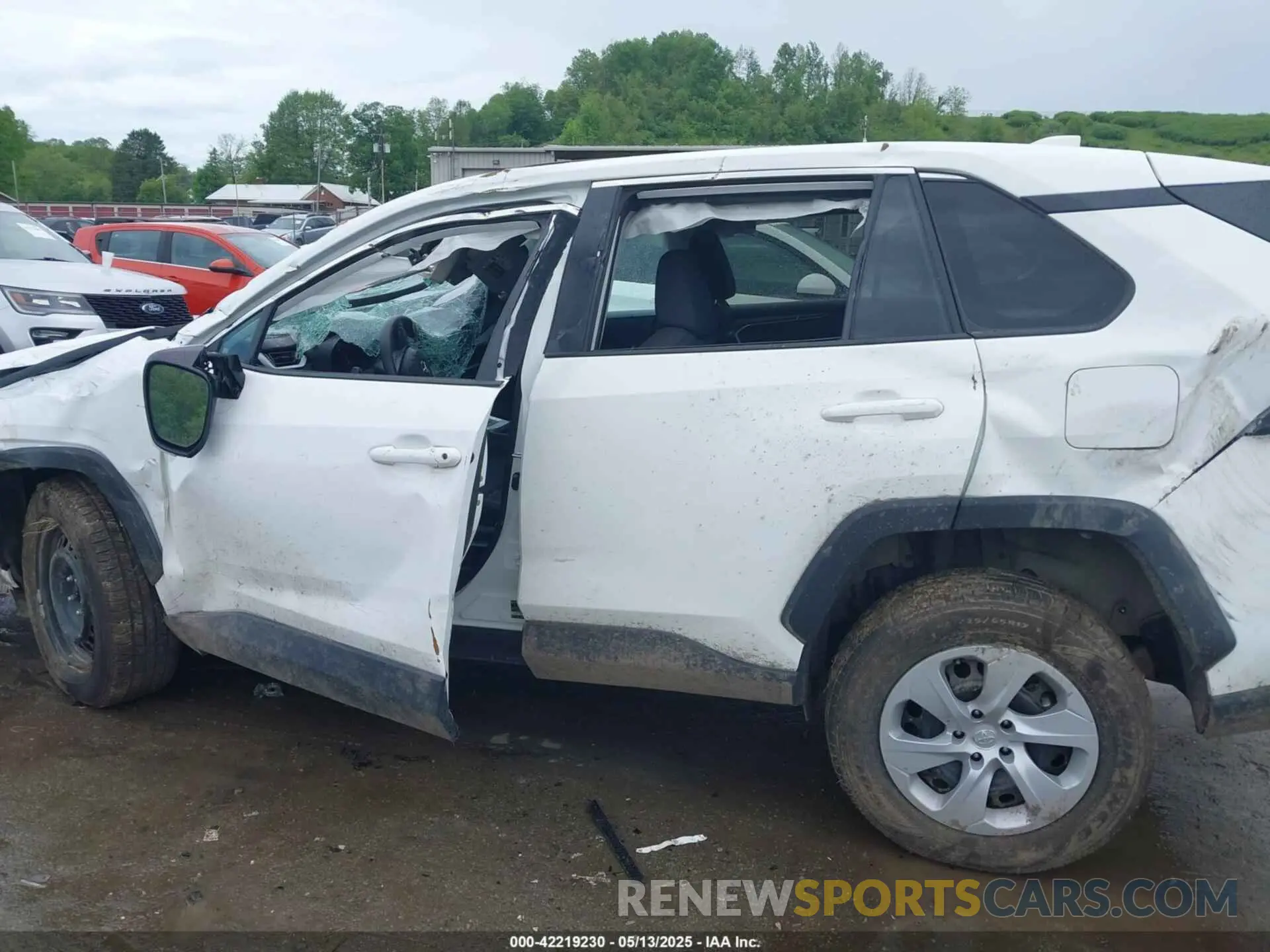 15 Photograph of a damaged car 2T3G1RFV4RC418980 TOYOTA RAV4 2024
