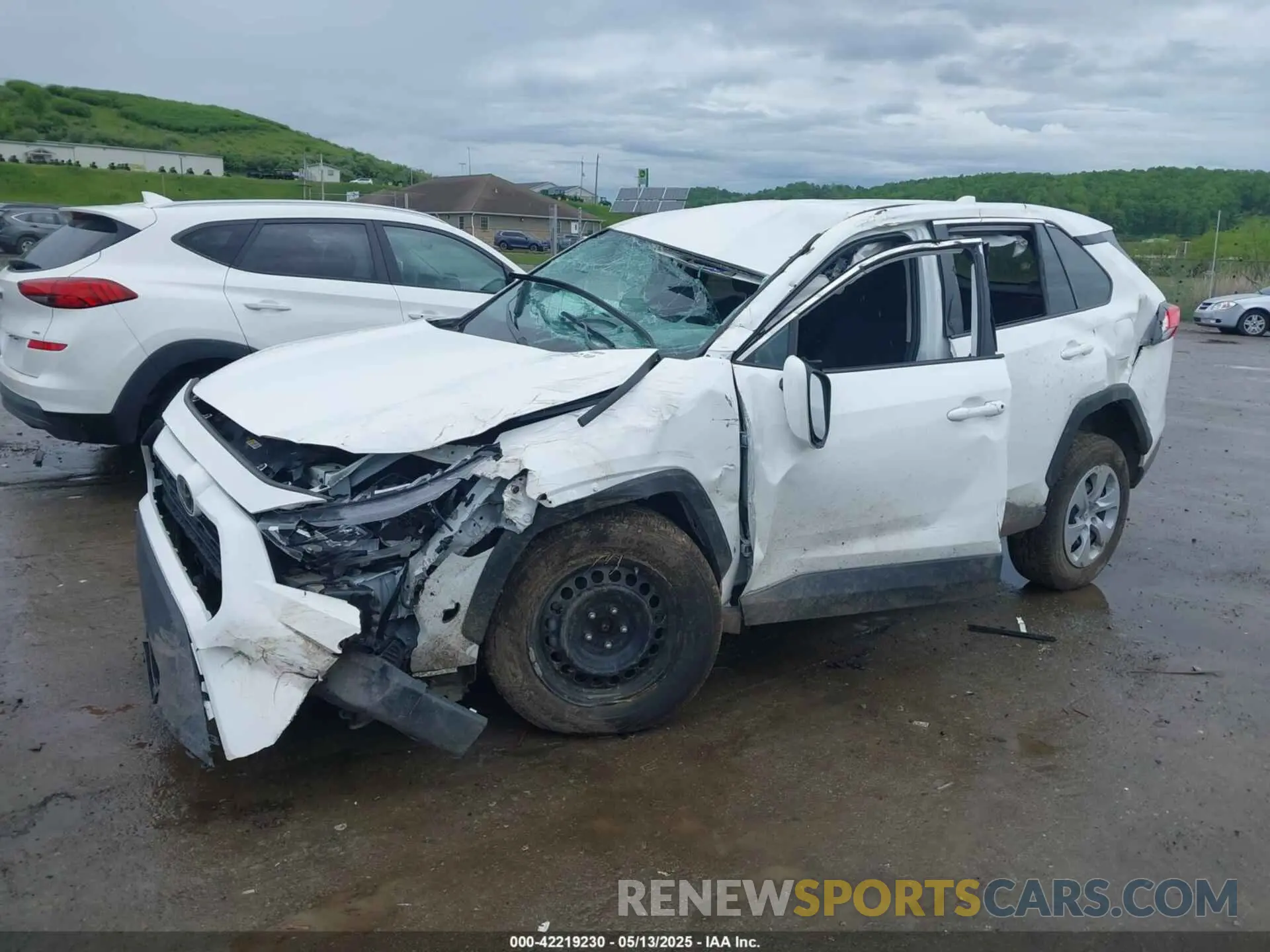 2 Photograph of a damaged car 2T3G1RFV4RC418980 TOYOTA RAV4 2024