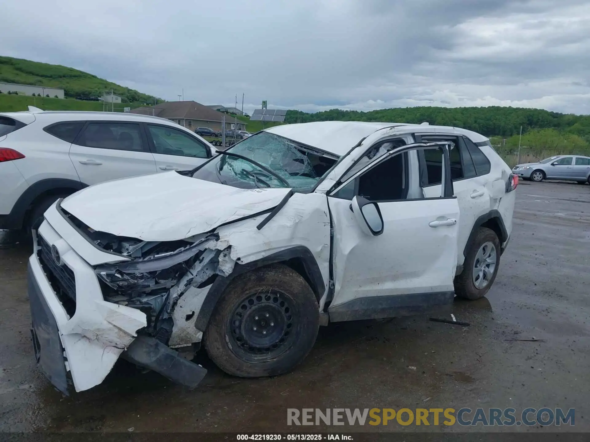 6 Photograph of a damaged car 2T3G1RFV4RC418980 TOYOTA RAV4 2024