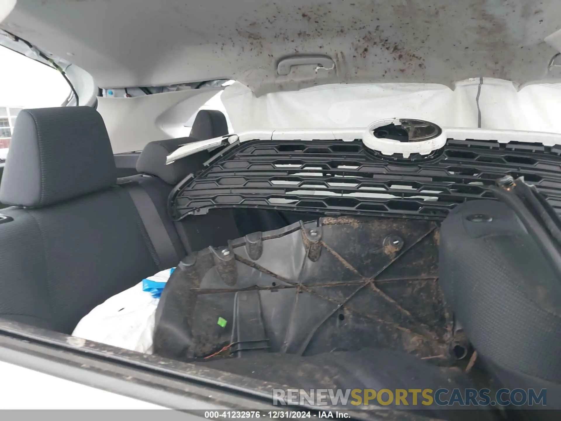 8 Photograph of a damaged car 2T3G1RFV5RC449686 TOYOTA RAV4 2024