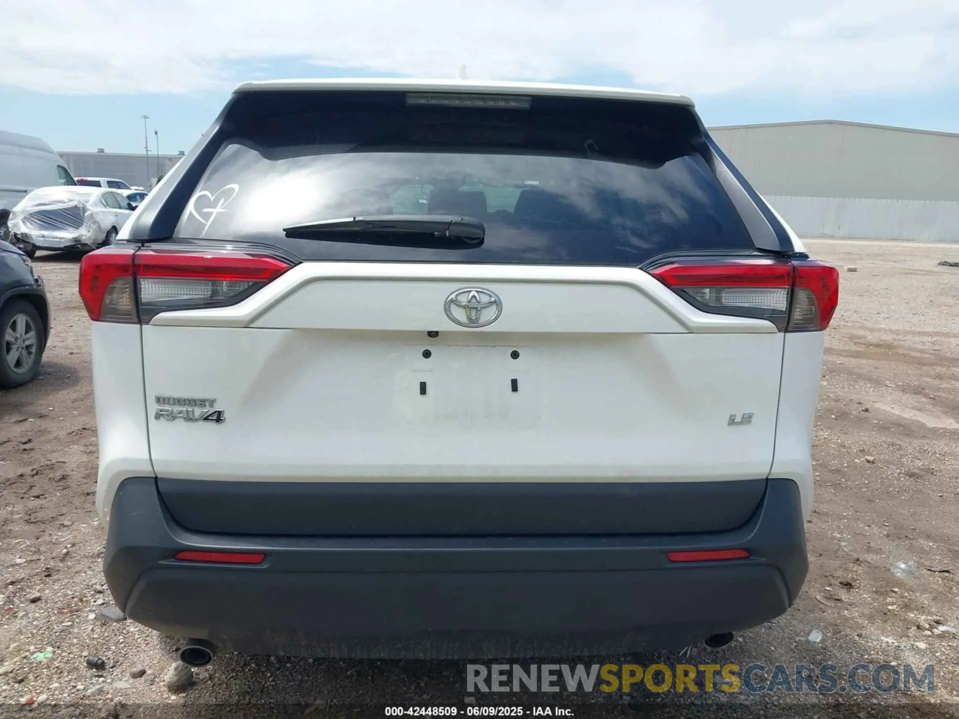 17 Photograph of a damaged car 2T3H1RFV0RW318300 TOYOTA RAV4 2024