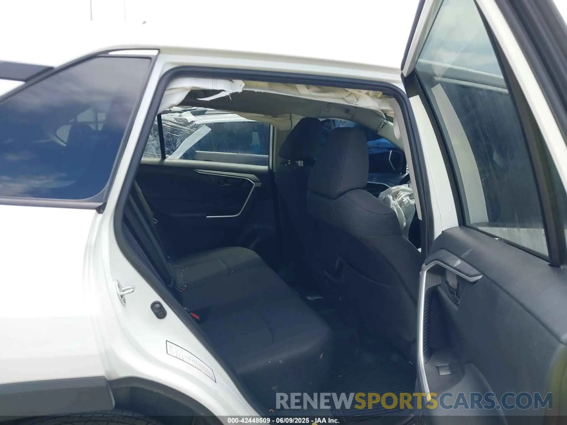 8 Photograph of a damaged car 2T3H1RFV0RW318300 TOYOTA RAV4 2024
