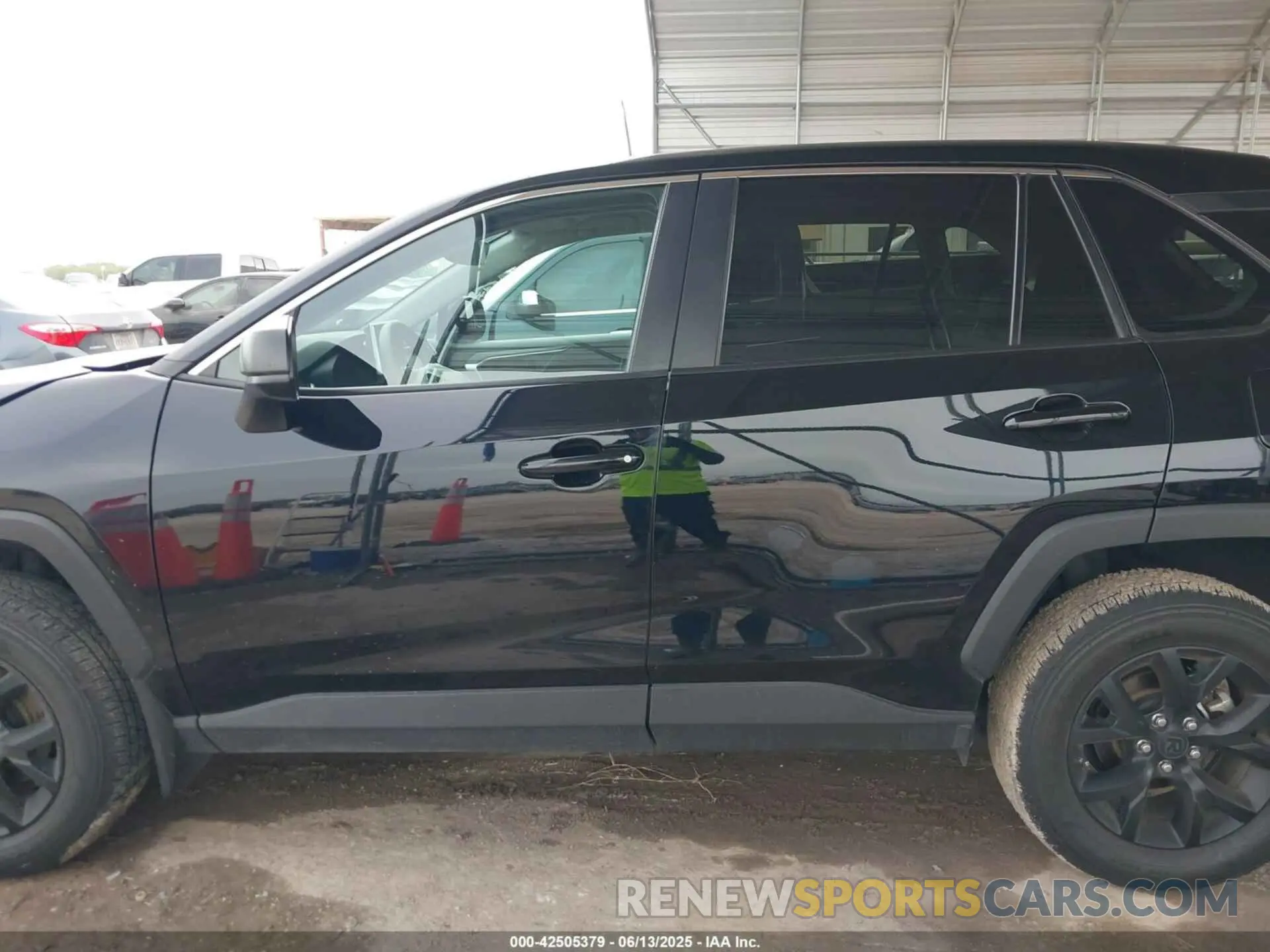 15 Photograph of a damaged car 2T3H1RFV1RW301781 TOYOTA RAV4 2024