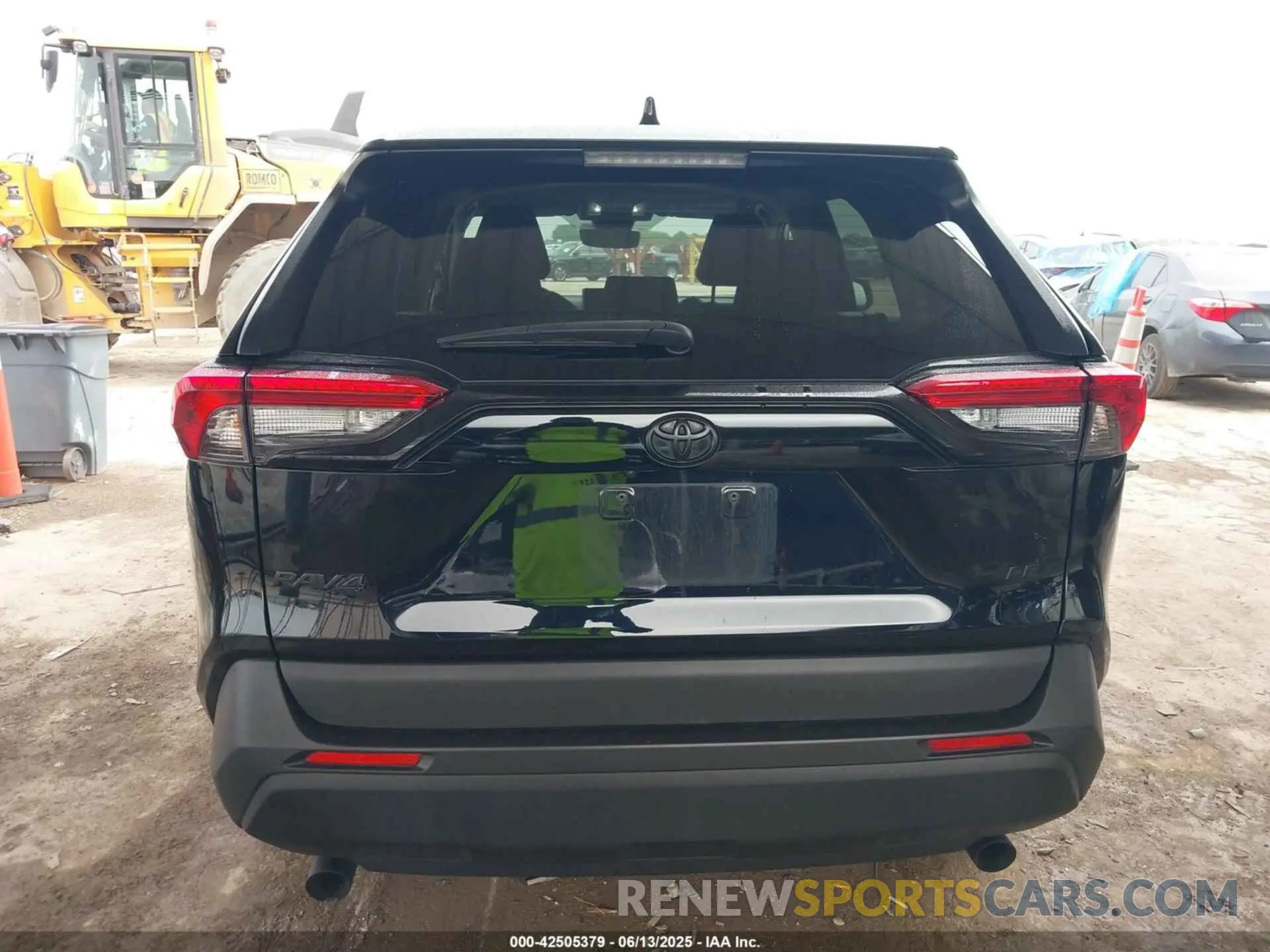 17 Photograph of a damaged car 2T3H1RFV1RW301781 TOYOTA RAV4 2024