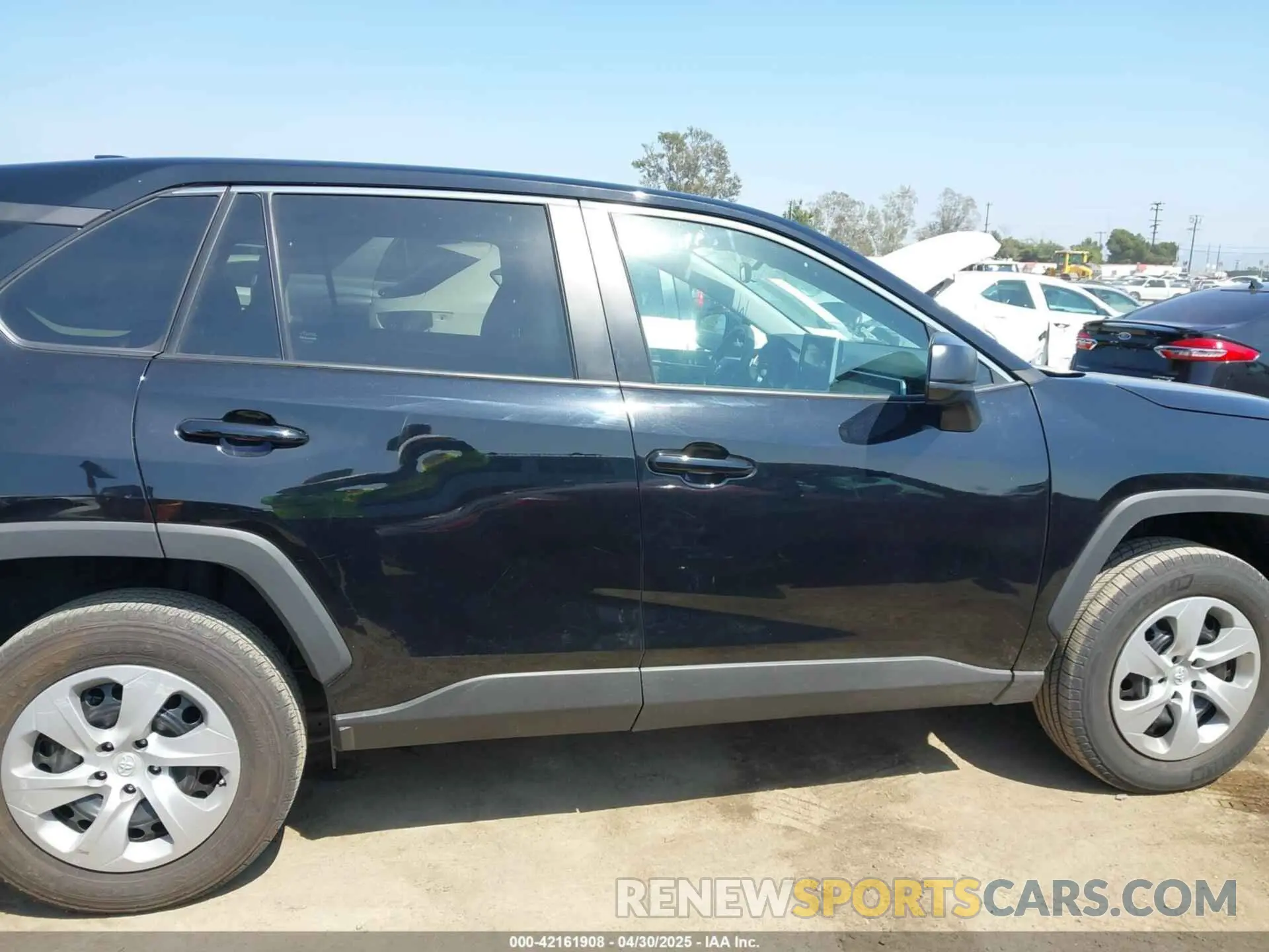 13 Photograph of a damaged car 2T3H1RFV1RW322887 TOYOTA RAV4 2024