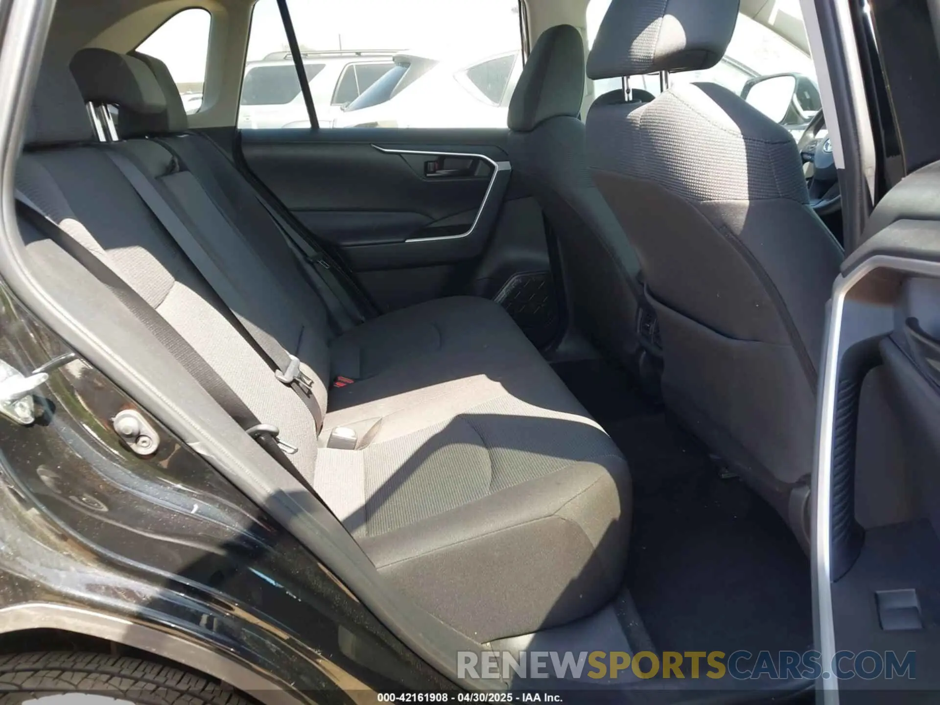 8 Photograph of a damaged car 2T3H1RFV1RW322887 TOYOTA RAV4 2024