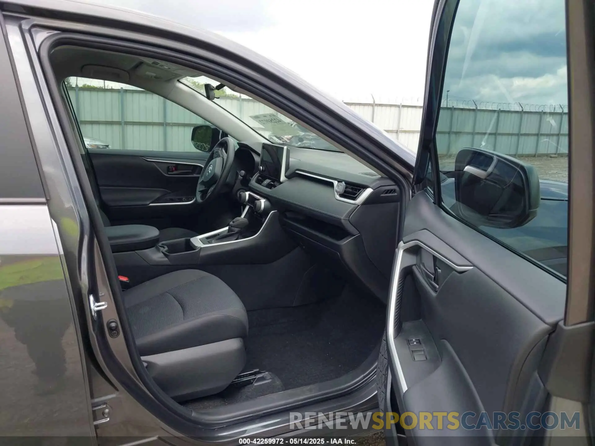 5 Фотография поврежденного автомобиля 2T3H1RFV3RC281437 TOYOTA RAV4 2024