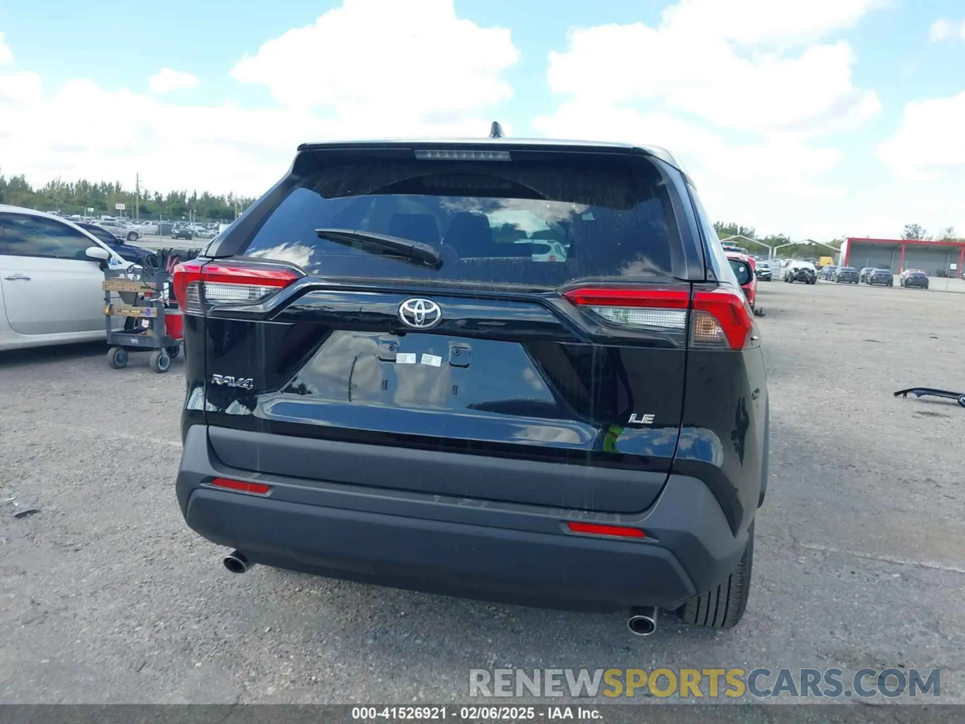 16 Photograph of a damaged car 2T3H1RFV3RC291711 TOYOTA RAV4 2024