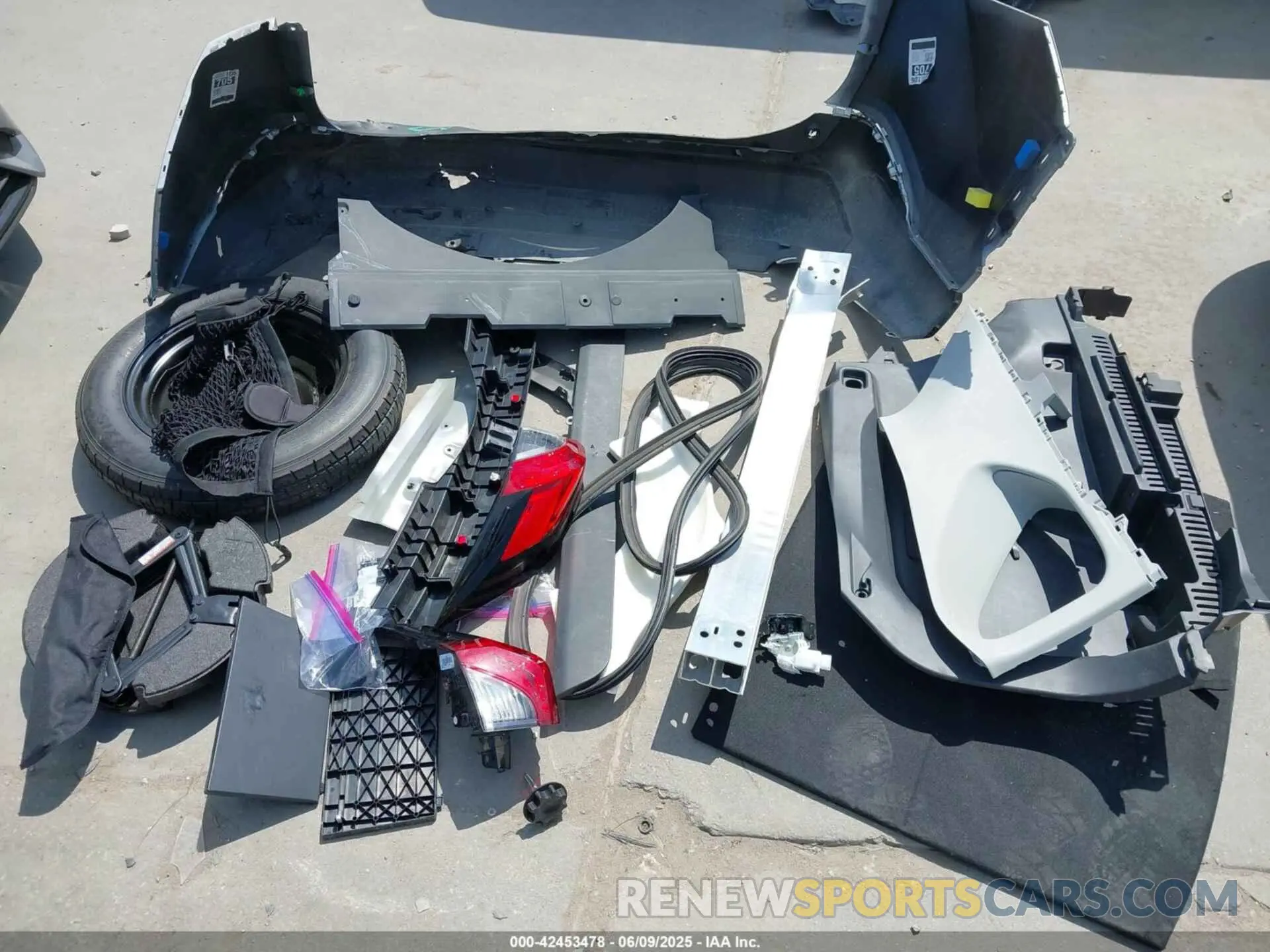 12 Фотография поврежденного автомобиля 2T3H1RFV5RC253669 TOYOTA RAV4 2024
