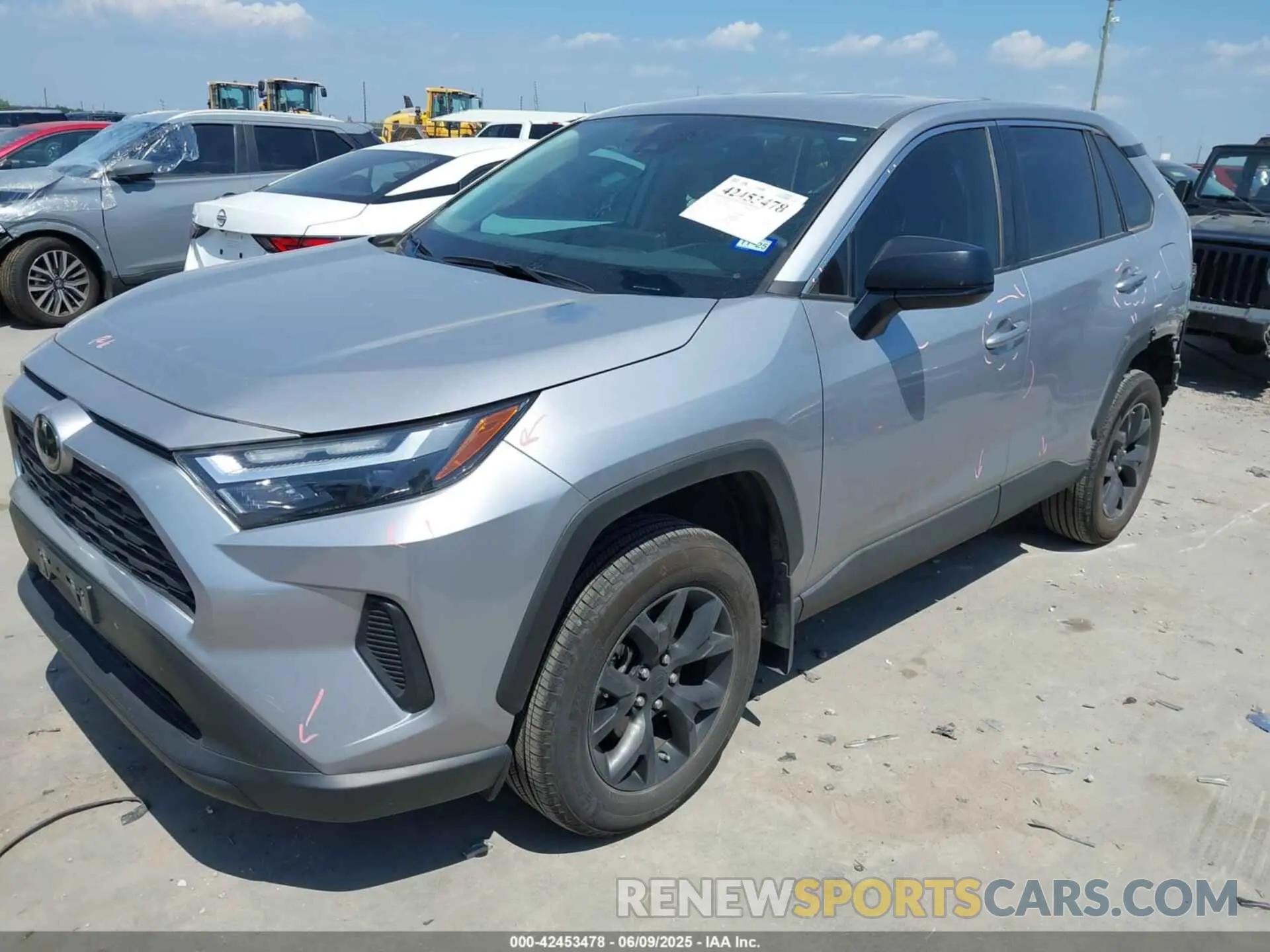 2 Фотография поврежденного автомобиля 2T3H1RFV5RC253669 TOYOTA RAV4 2024