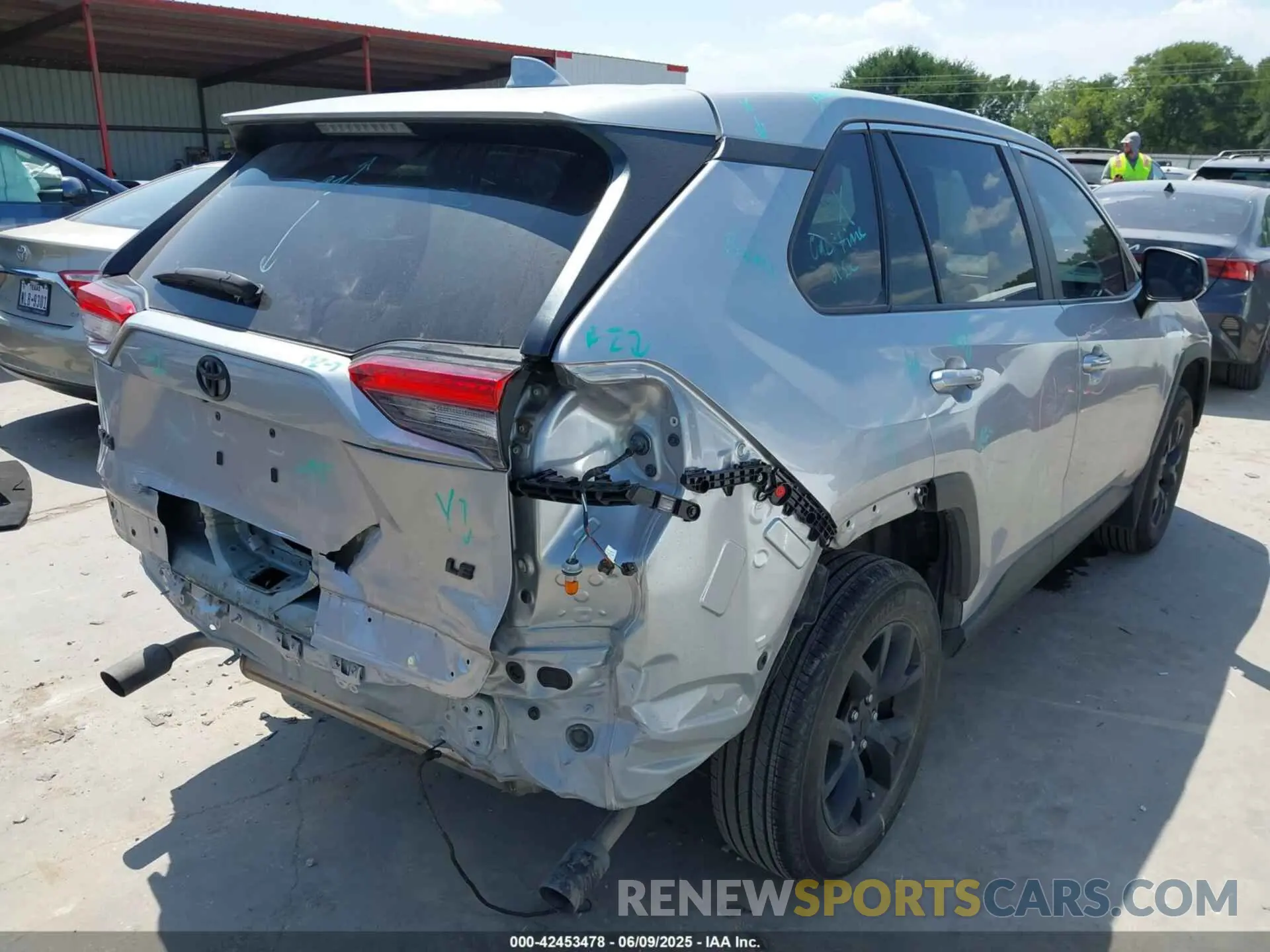 4 Фотография поврежденного автомобиля 2T3H1RFV5RC253669 TOYOTA RAV4 2024