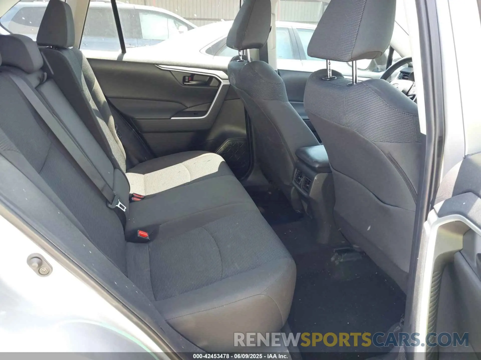 8 Фотография поврежденного автомобиля 2T3H1RFV5RC253669 TOYOTA RAV4 2024