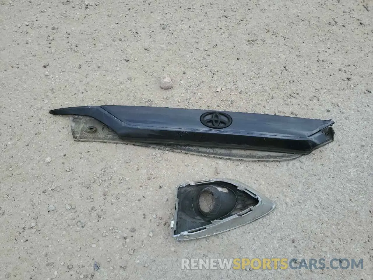 14 Photograph of a damaged car 2T3H1RFV5RC267135 TOYOTA RAV4 2024
