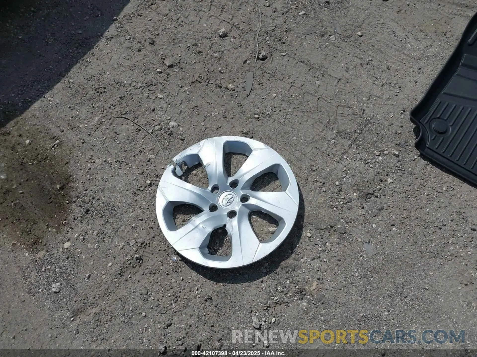 12 Photograph of a damaged car 2T3H1RFV6RC287250 TOYOTA RAV4 2024