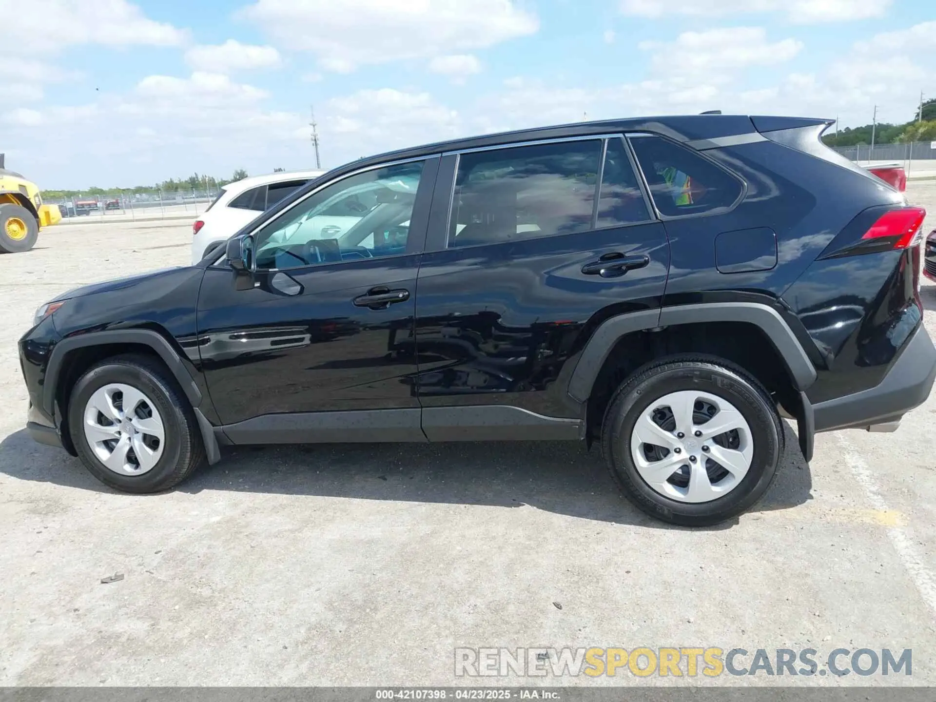 15 Photograph of a damaged car 2T3H1RFV6RC287250 TOYOTA RAV4 2024