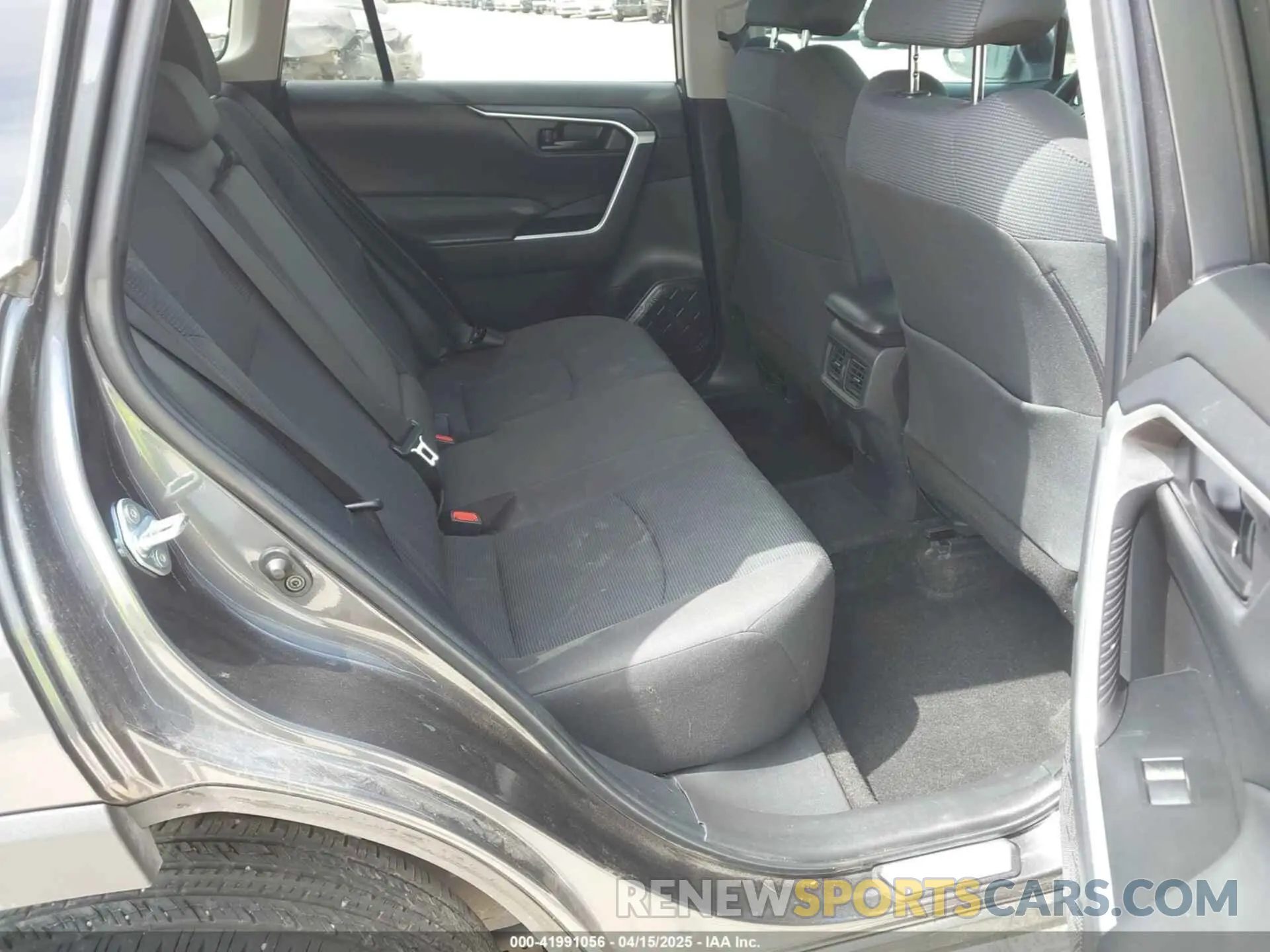 8 Photograph of a damaged car 2T3H1RFV7RC275981 TOYOTA RAV4 2024