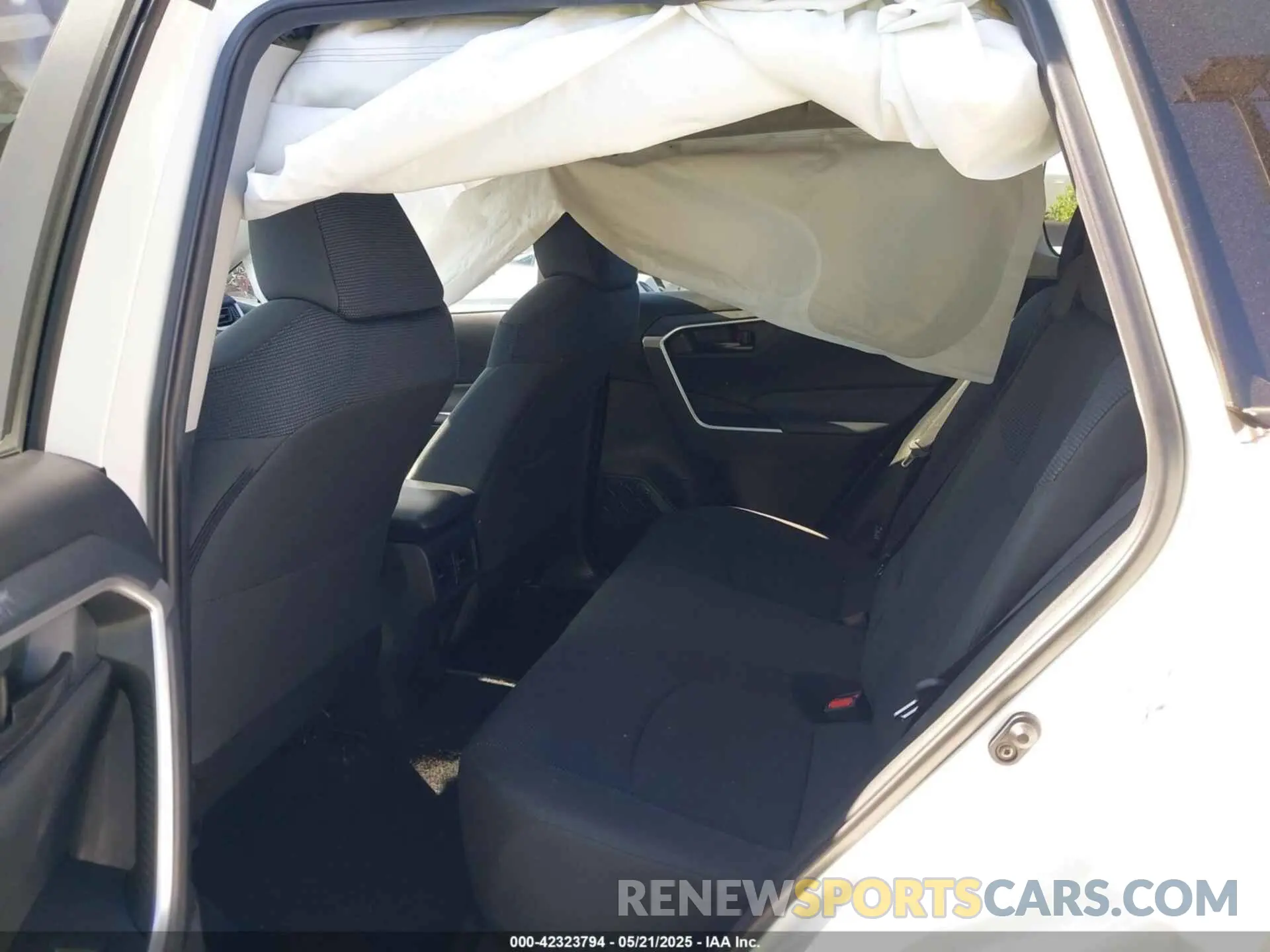 8 Photograph of a damaged car 2T3H1RFV9RW315864 TOYOTA RAV4 2024