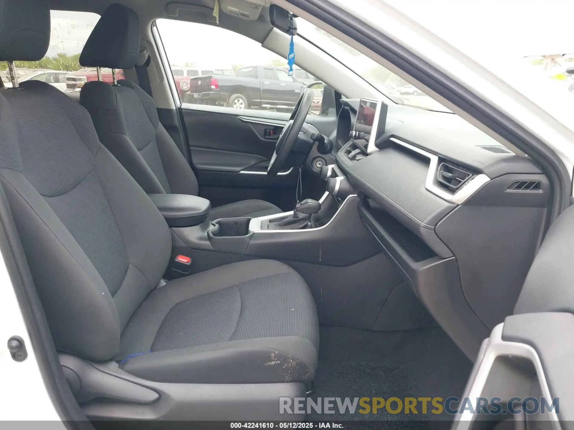 5 Фотография поврежденного автомобиля 2T3H1RFV9RW323351 TOYOTA RAV4 2024