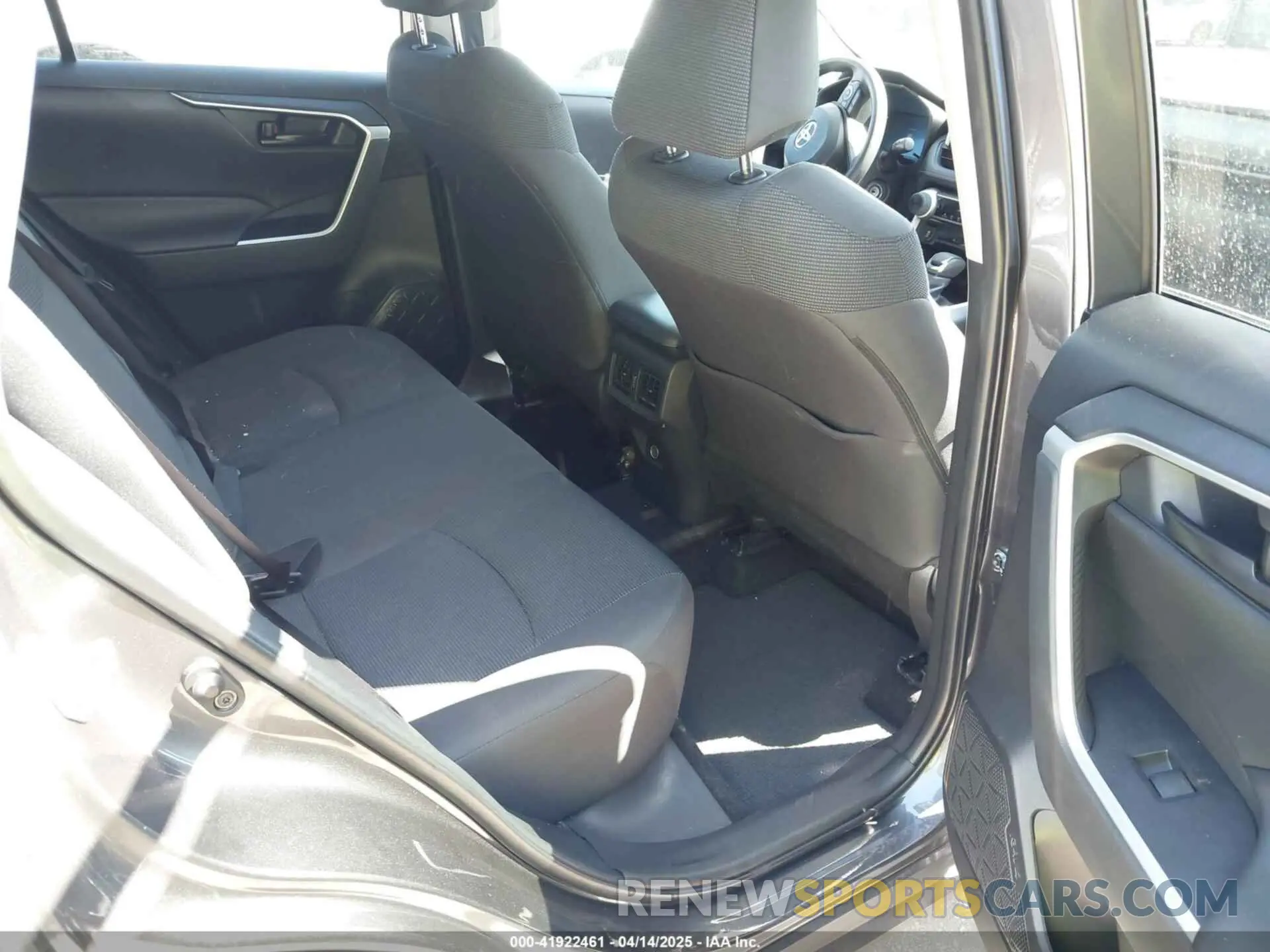 8 Фотография поврежденного автомобиля 2T3H1RFVXRC260116 TOYOTA RAV4 2024