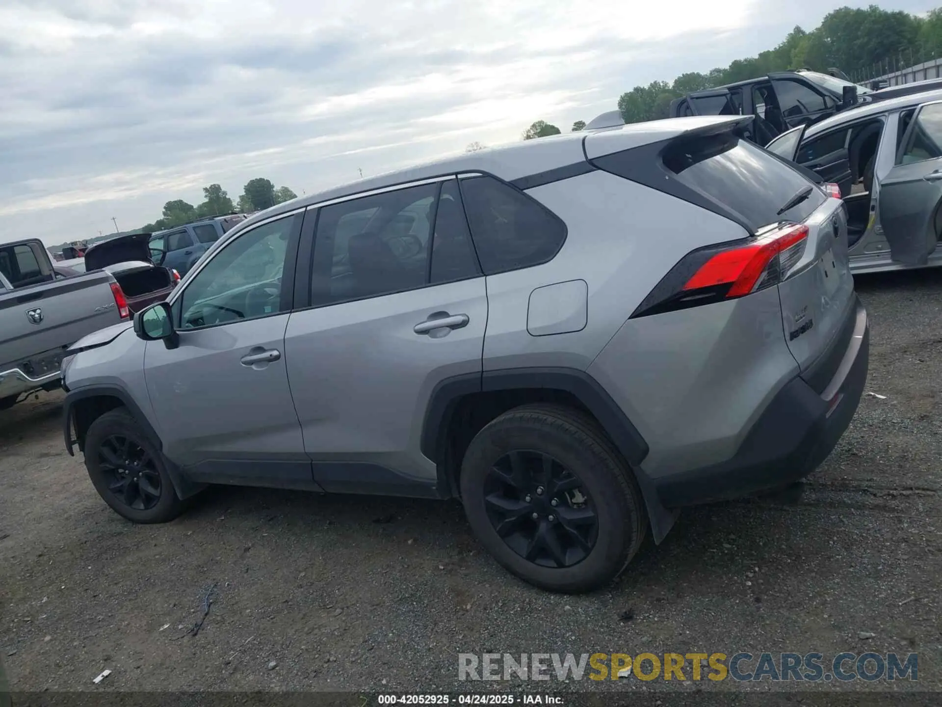 15 Photograph of a damaged car 2T3H1RFVXRW311631 TOYOTA RAV4 2024